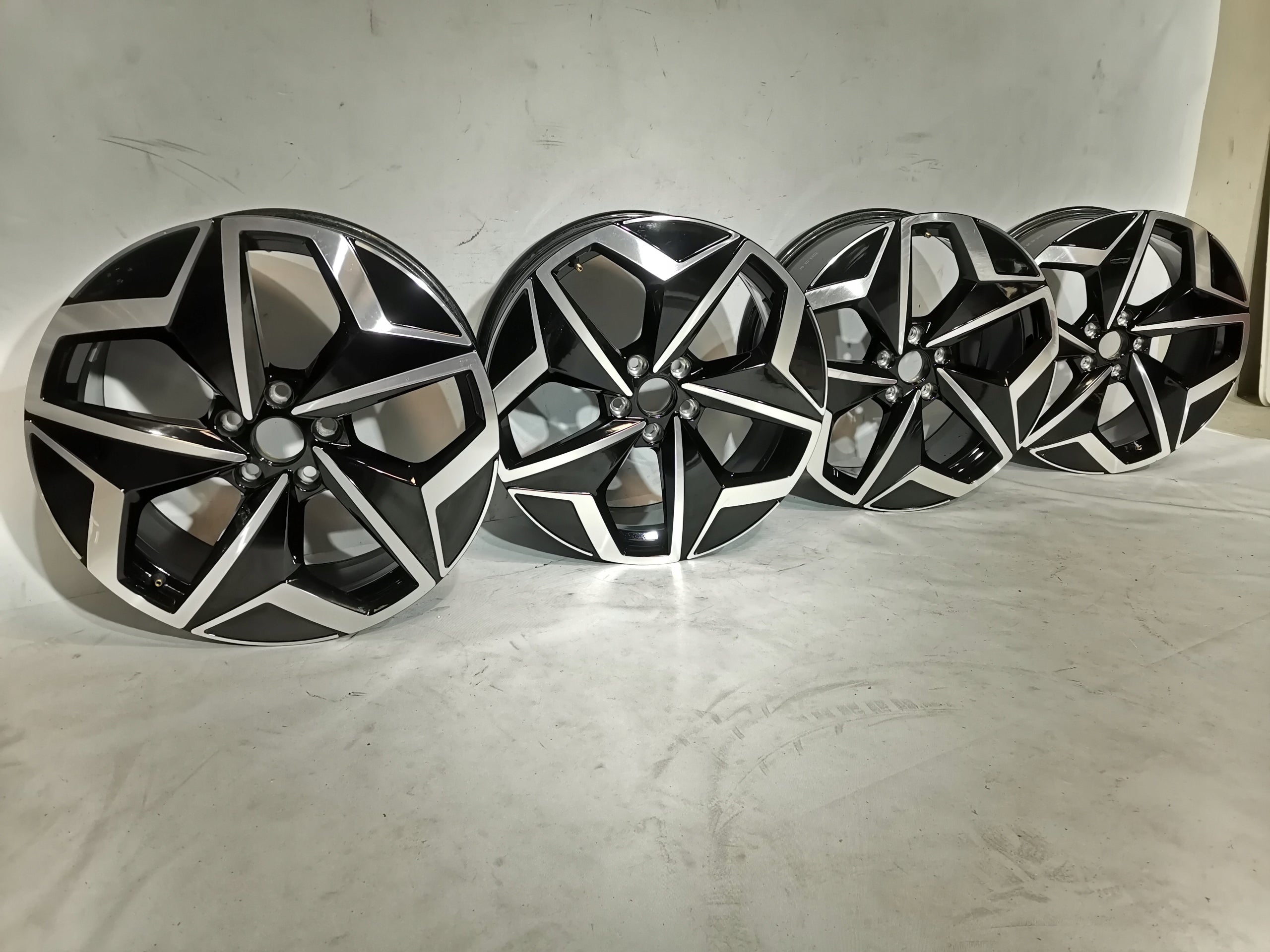  Alu Felge Volkswagen ID.3 T5 Aluminum rim 19 Zoll 7.5J 5x112 50ET 10A601026 product image