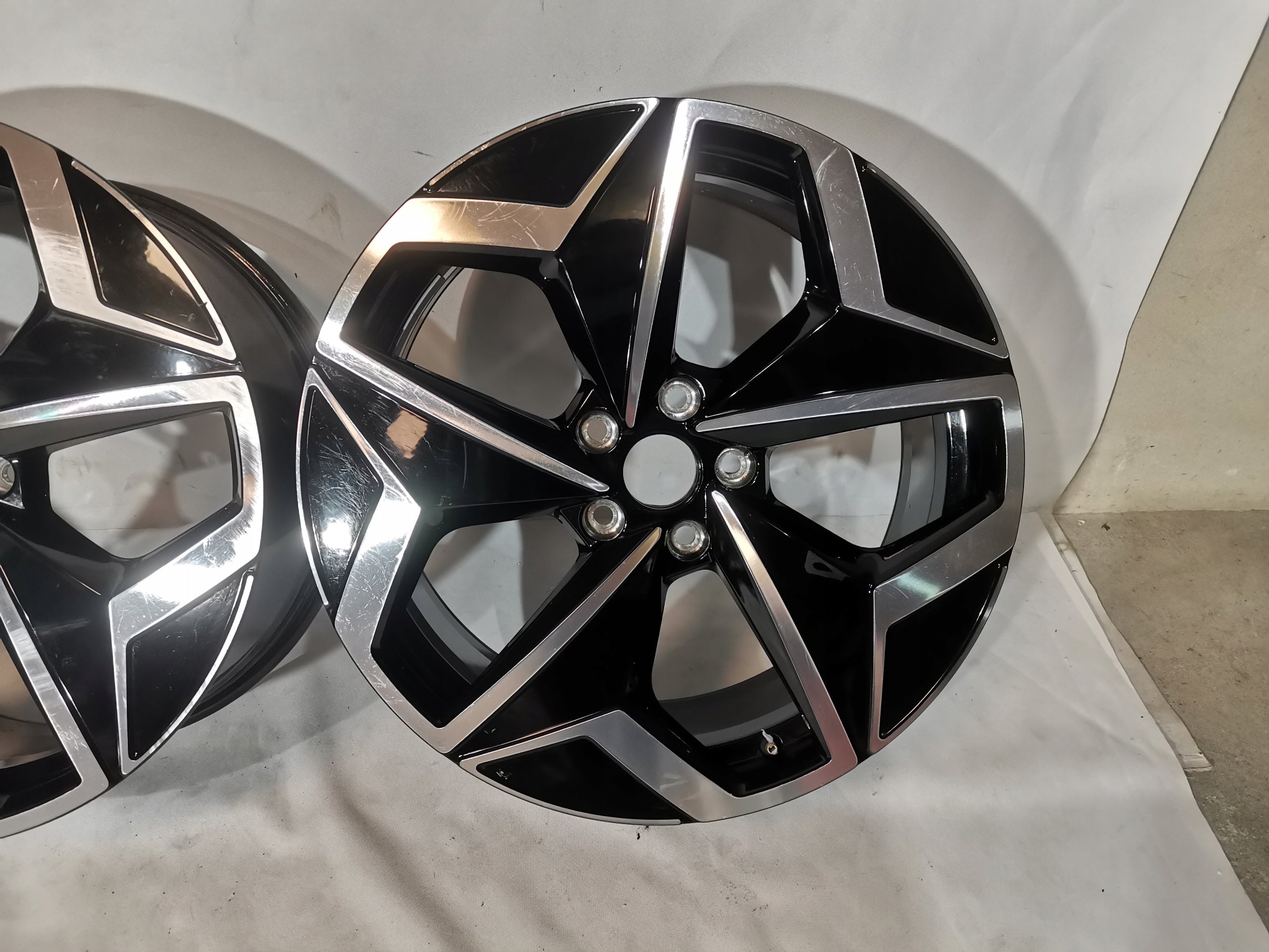 Alu Felge Volkswagen ID.3 T5 Aluminum rim 19 Zoll 7.5J 5x112 50ET 10A601026