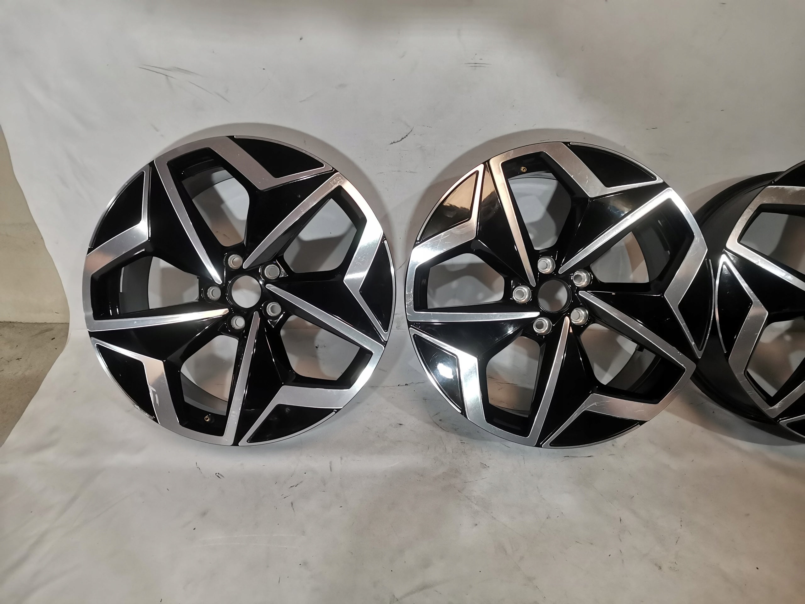 Alu Felge Volkswagen ID.3 T5 Aluminum rim 19 Zoll 7.5J 5x112 50ET 10A601026