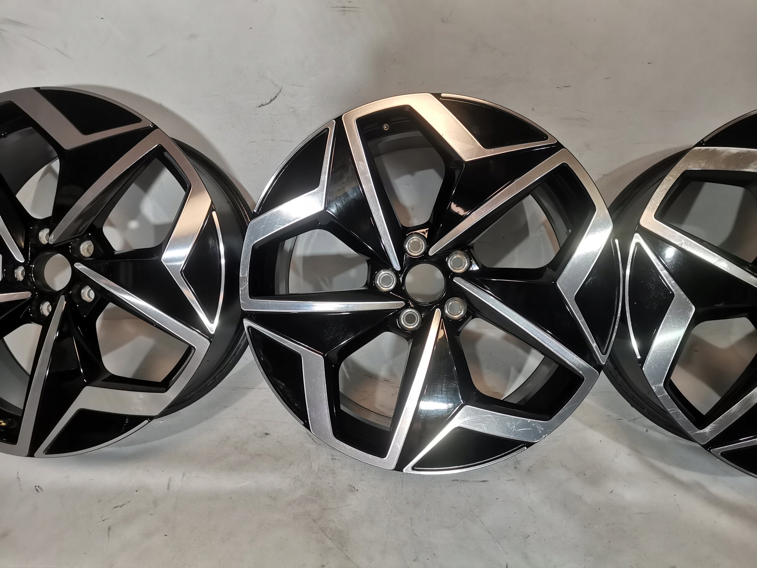 Alu Felge Volkswagen ID.3 T5 Aluminum rim 19 Zoll 7.5J 5x112 50ET 10A601026