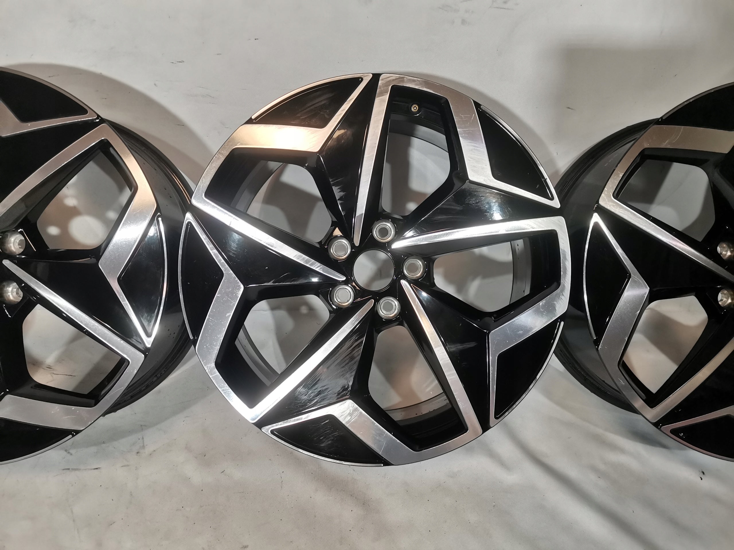 Alu Felge Volkswagen ID.3 T5 Aluminum rim 19 Zoll 7.5J 5x112 50ET 10A601026