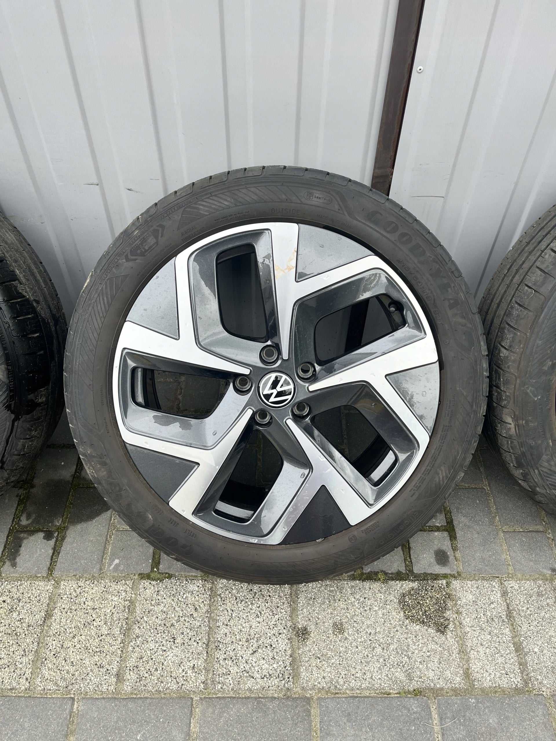 1x Alu Felge Volkswagen ID.3 Aluminum rim 19 Zoll 7.5J 5x112 50ET 10A601025K