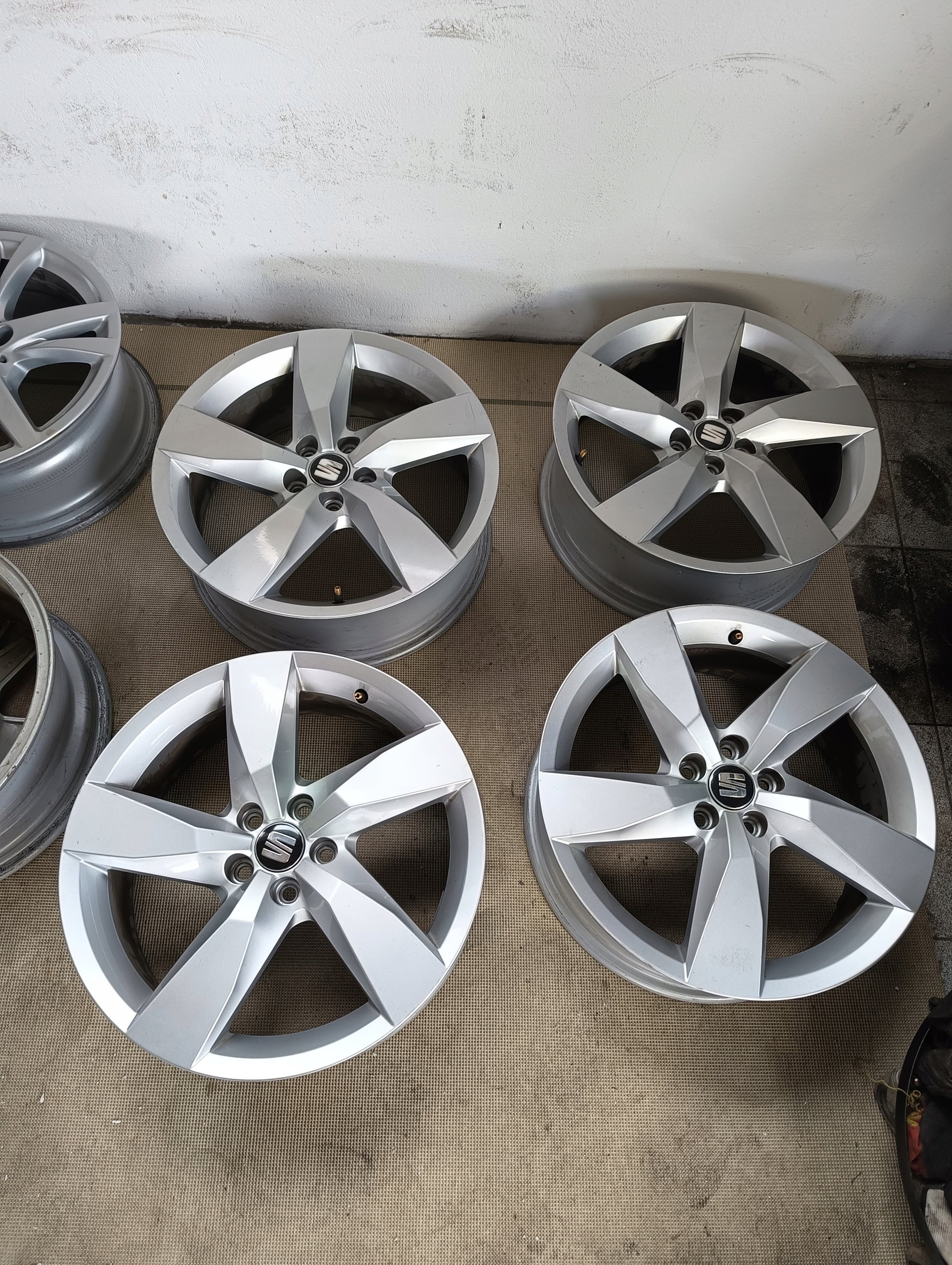  Alu Felge Volkswagen T2 Aluminum rim 17 Zoll 6.5J 5x100 39ET 2GM601025 product image