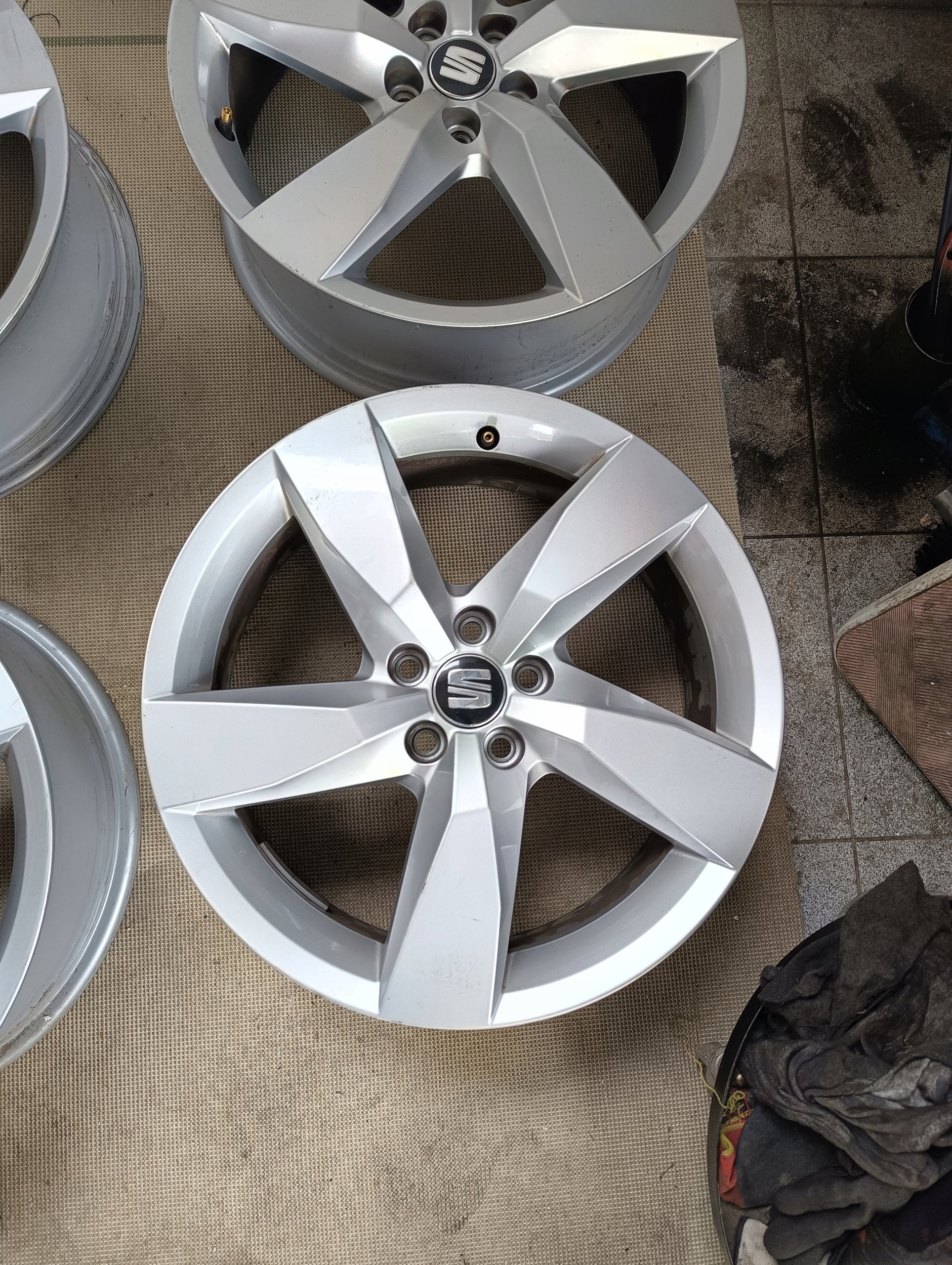 Alu Felge Volkswagen T2 Aluminum rim 17 Zoll 6.5J 5x100 39ET 2GM601025