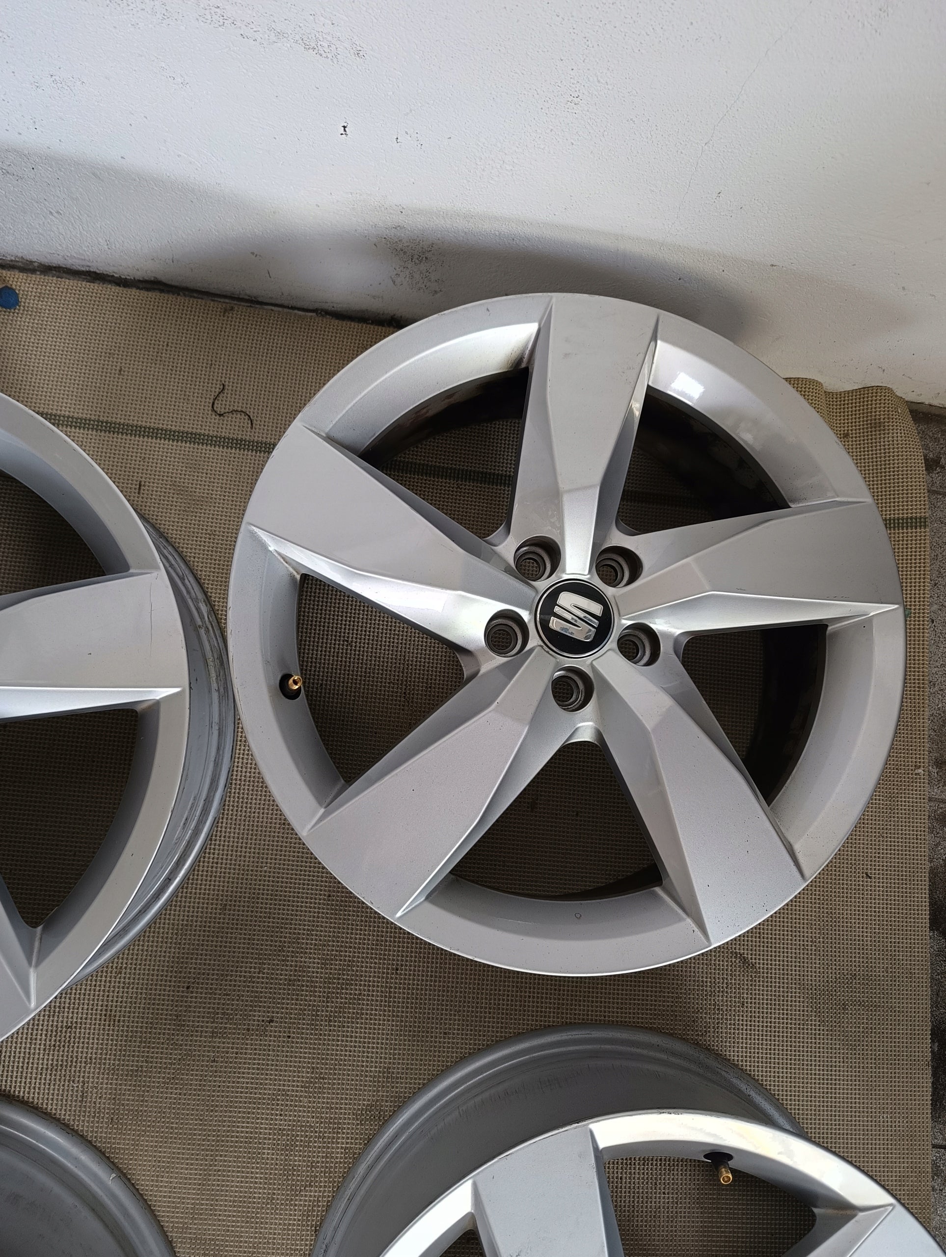 Alu Felge Volkswagen T2 Aluminum rim 17 Zoll 6.5J 5x100 39ET 2GM601025