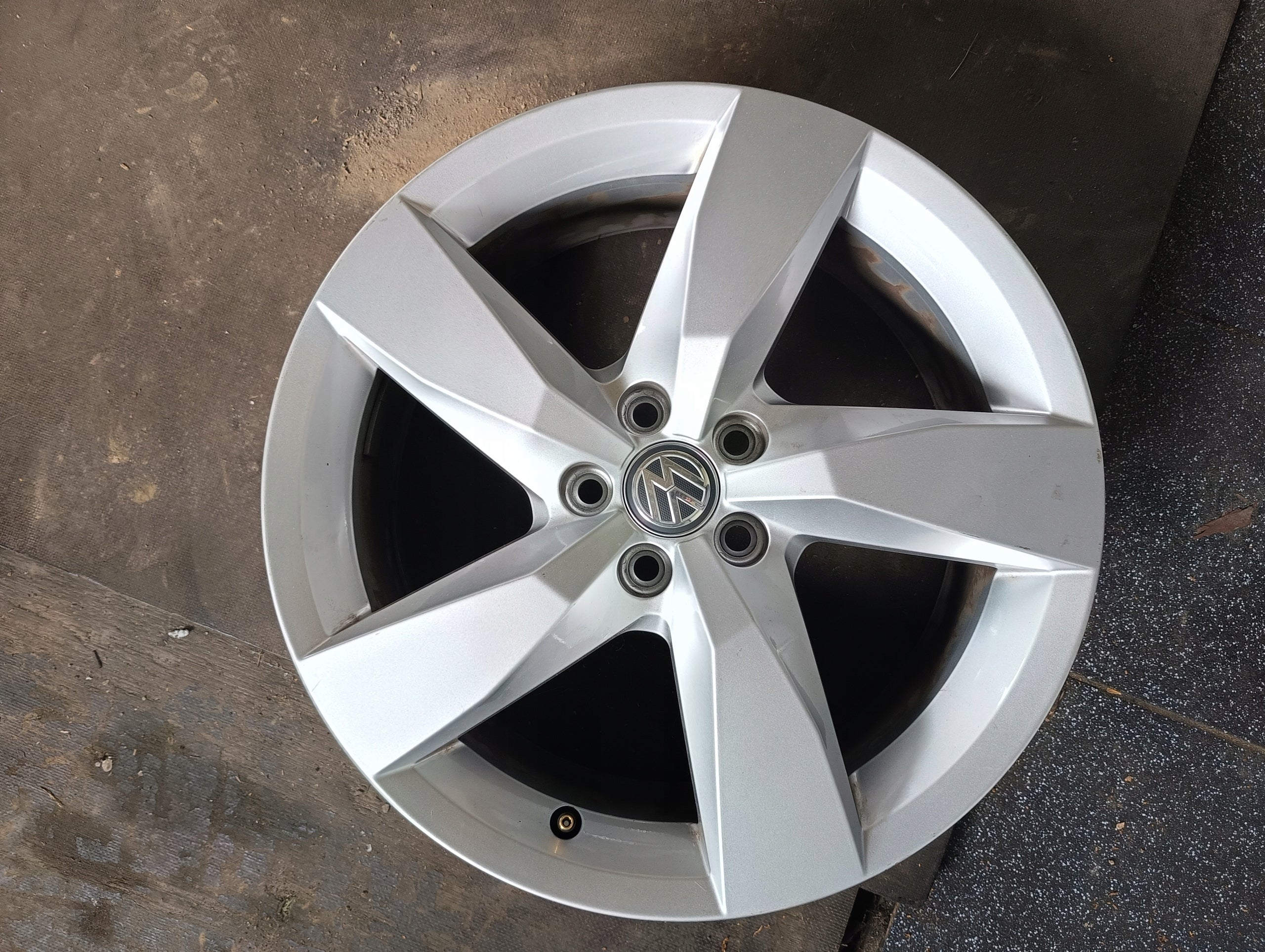 Alu Felge Volkswagen T2 Aluminum rim 17 Zoll 6.5J 5x100 39ET 2GM601025