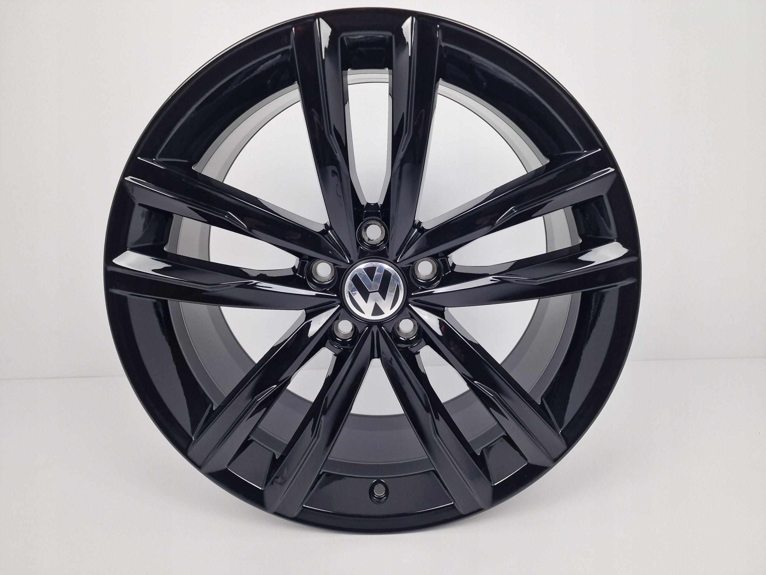  Alu Felge Volkswagen Sharan Tiguan Passat Golf 18 Zoll 8.0J 5x112 44ET product image