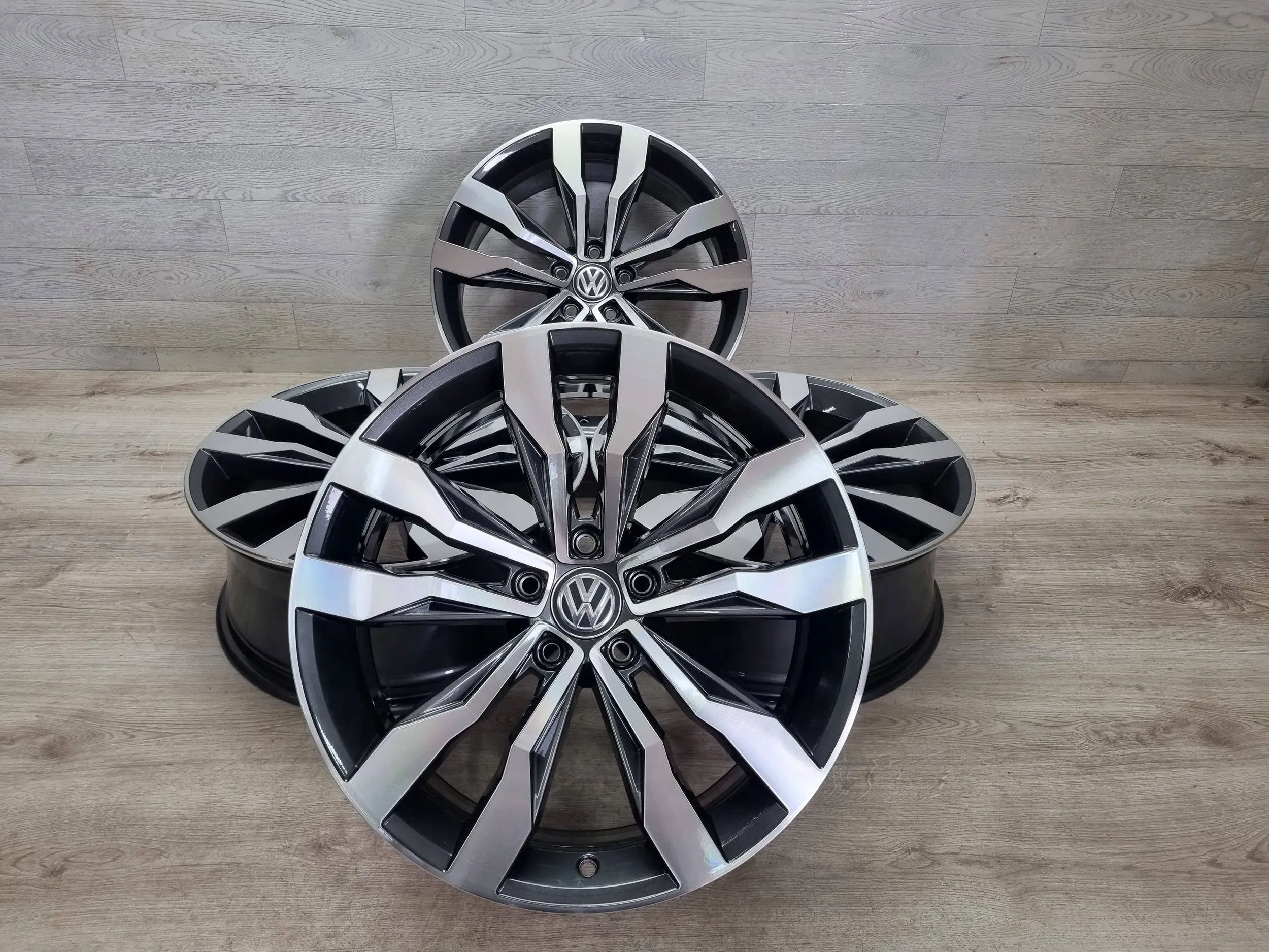  Alu Felge Volkswagen T4 Aluminum rim 19 Zoll 8.0J 5x112 47ET 2GA601025F product image