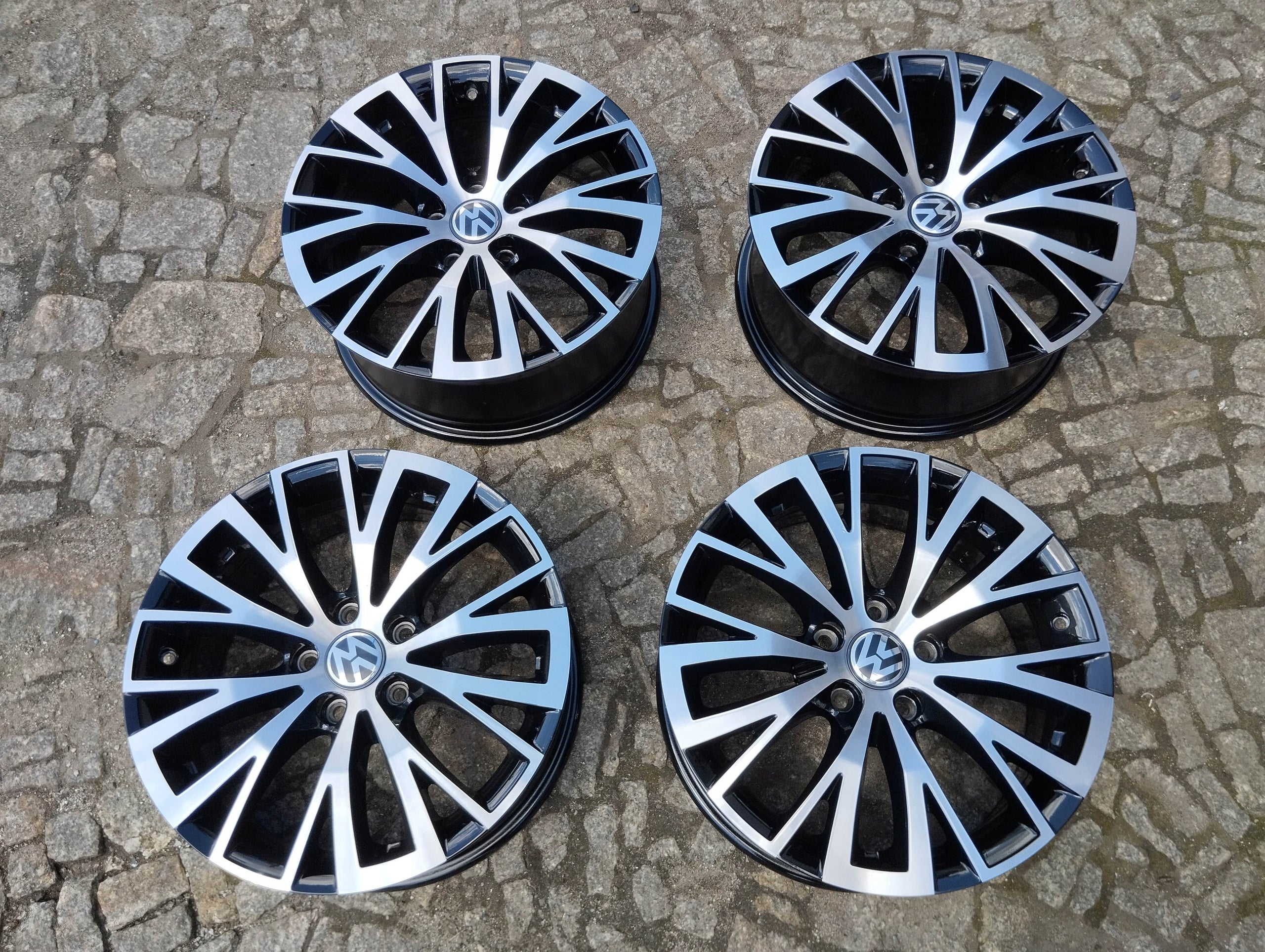 Alu Felge Volkswagen Sharan Passat 17 Zoll 7.0J 5x112 39ET 7N0601025D