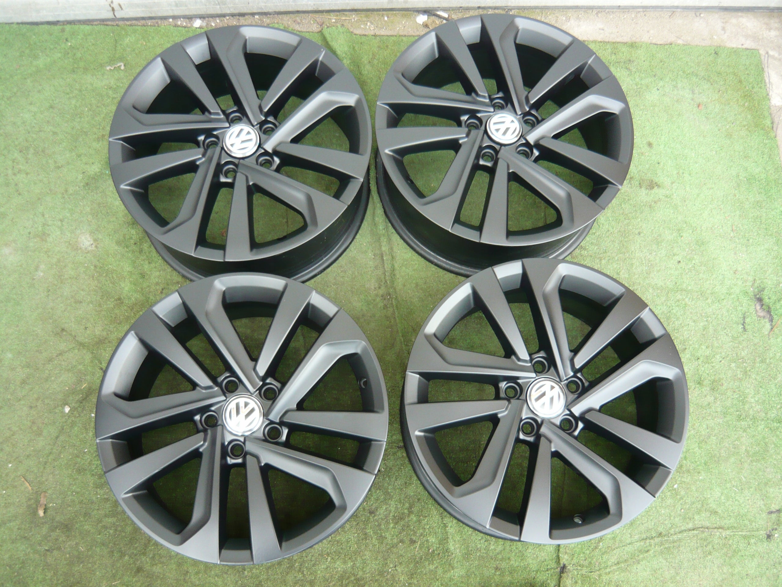 Alu Felge Volkswagen Passat Aluminum rim 17 Zoll 7.0J 5x112 45ET 2GA601025R