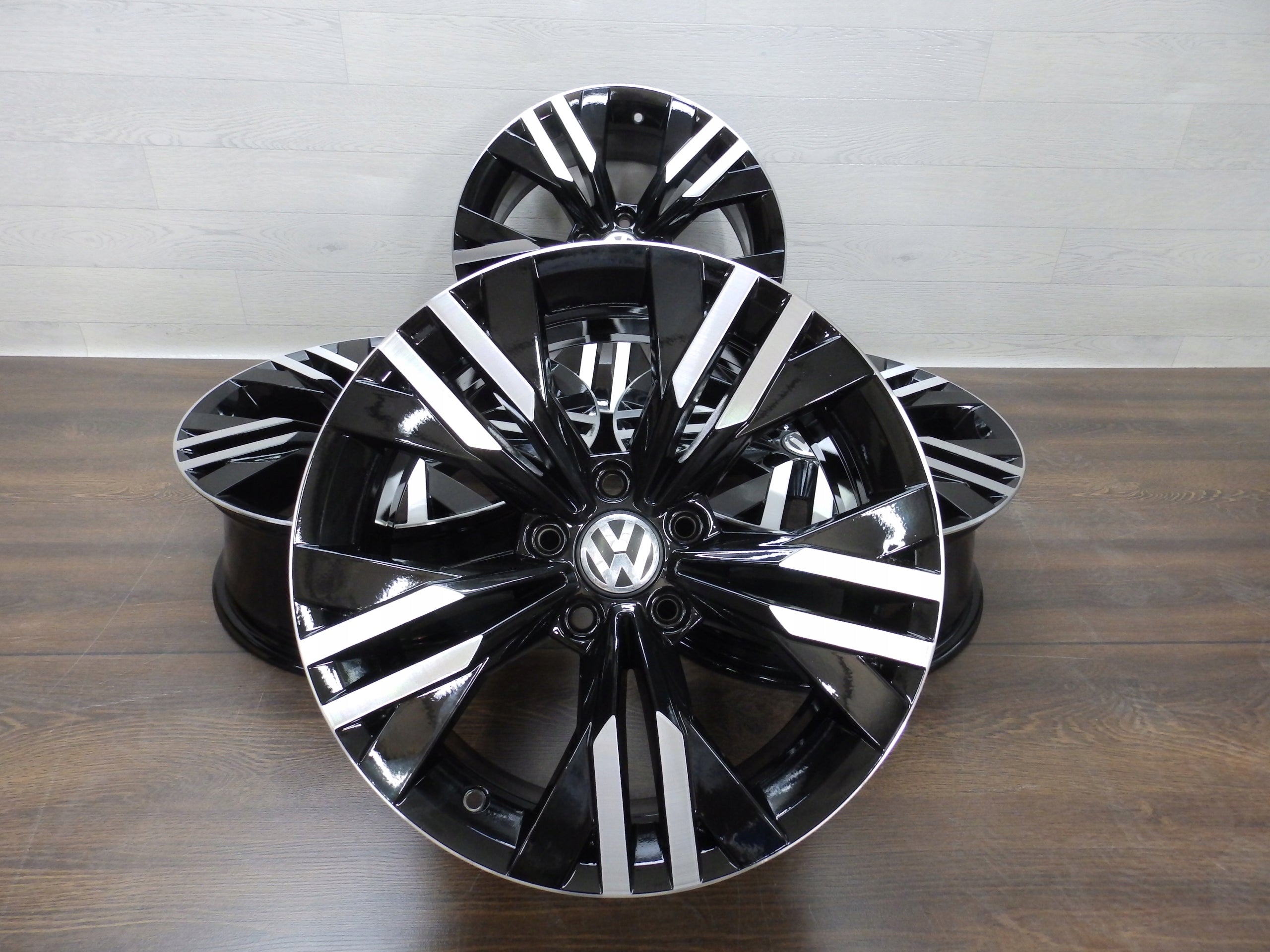  Alu Felge Volkswagen T3 Passat Aluminum rim 17 Zoll 7.0J 5x112 38ET 3G0601025 product image