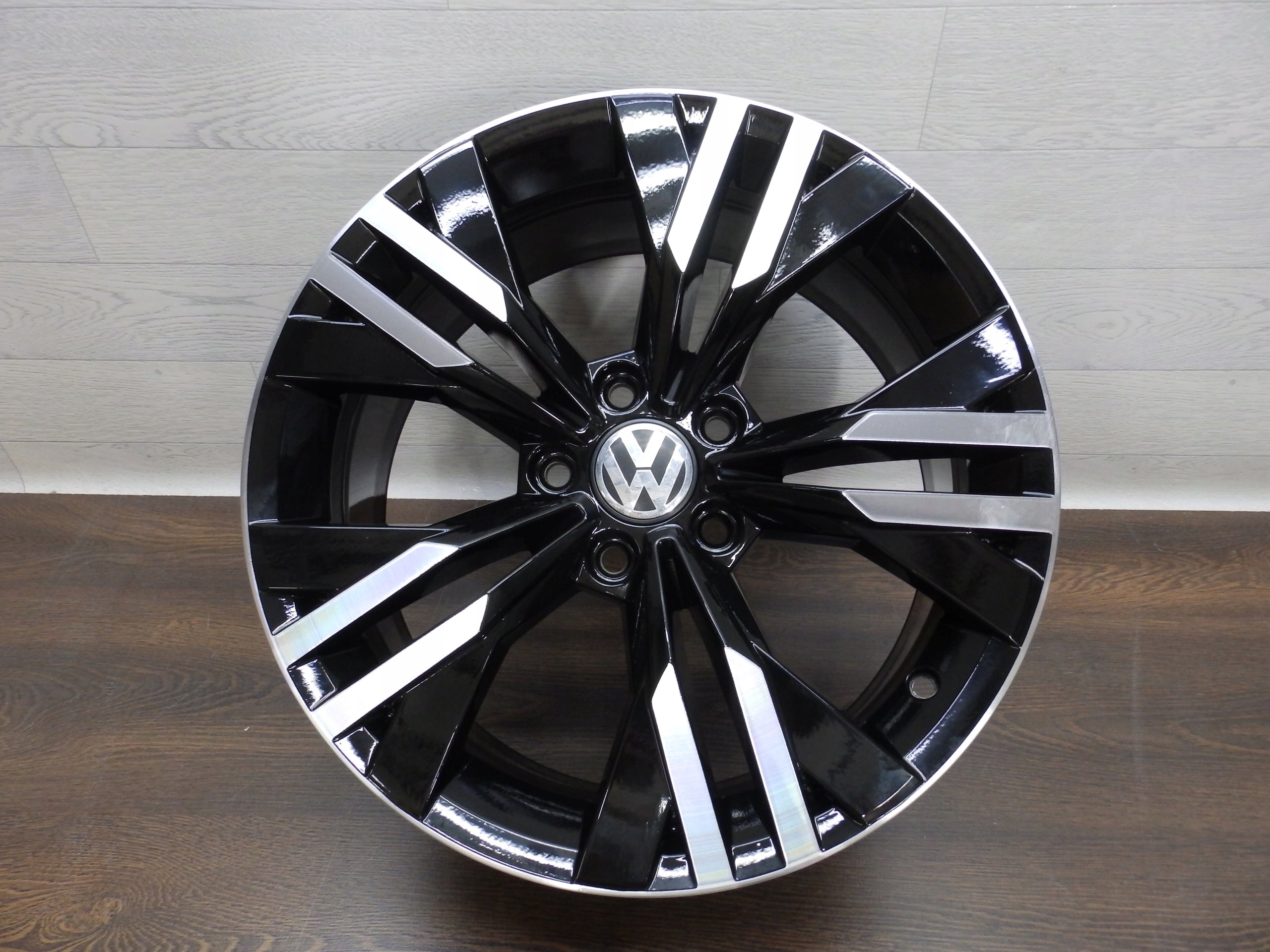 Alu Felge Volkswagen T3 Passat Aluminum rim 17 Zoll 7.0J 5x112 38ET 3G0601025