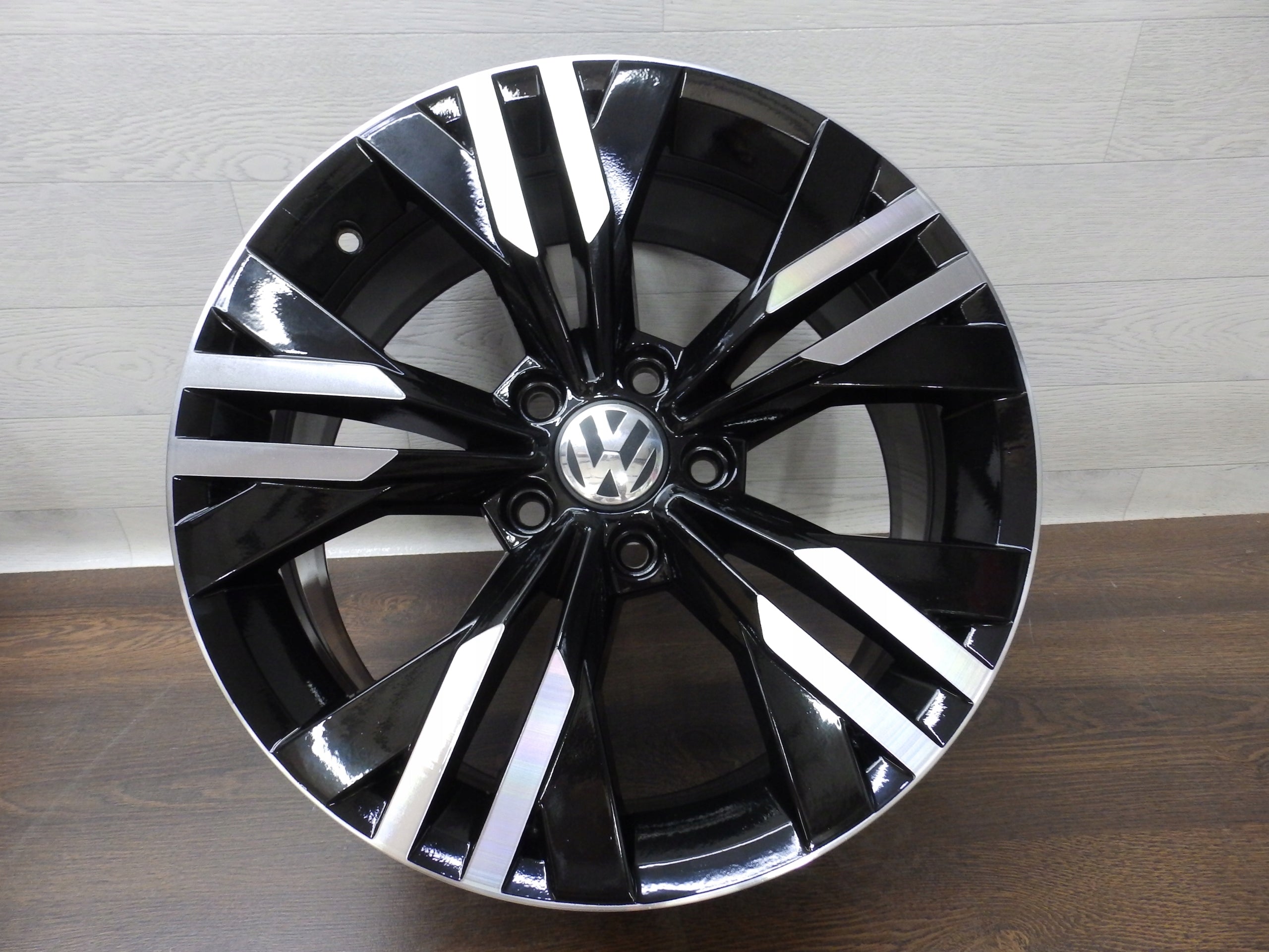 Alu Felge Volkswagen T3 Passat Aluminum rim 17 Zoll 7.0J 5x112 38ET 3G0601025