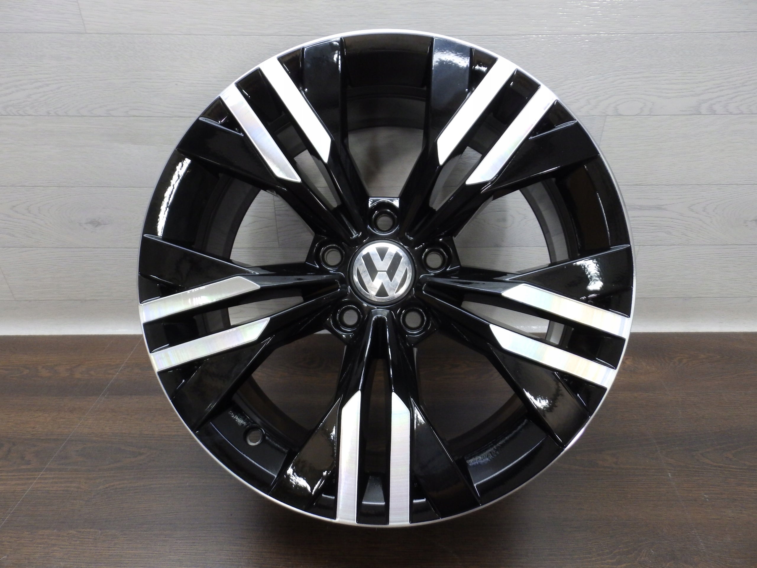 Alu Felge Volkswagen T3 Passat Aluminum rim 17 Zoll 7.0J 5x112 38ET 3G0601025