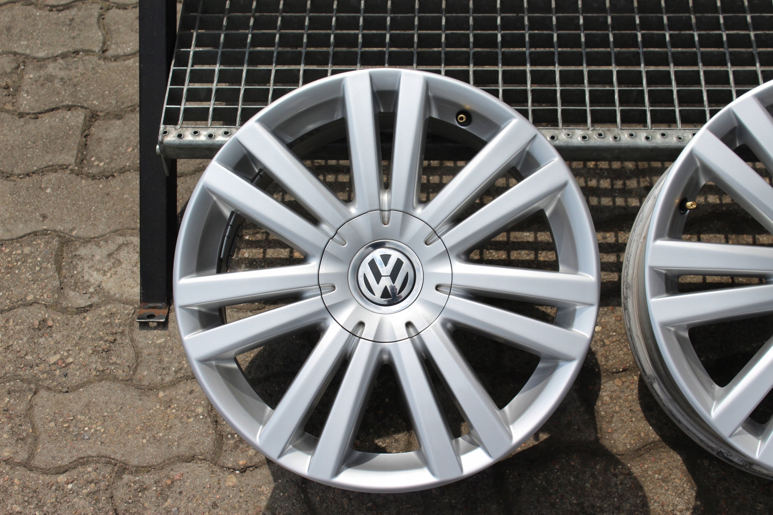  Alu Felge Volkswagen Passat Touran T4 17 Zoll 7.0J 5x112 47ET 1T0601025F product image