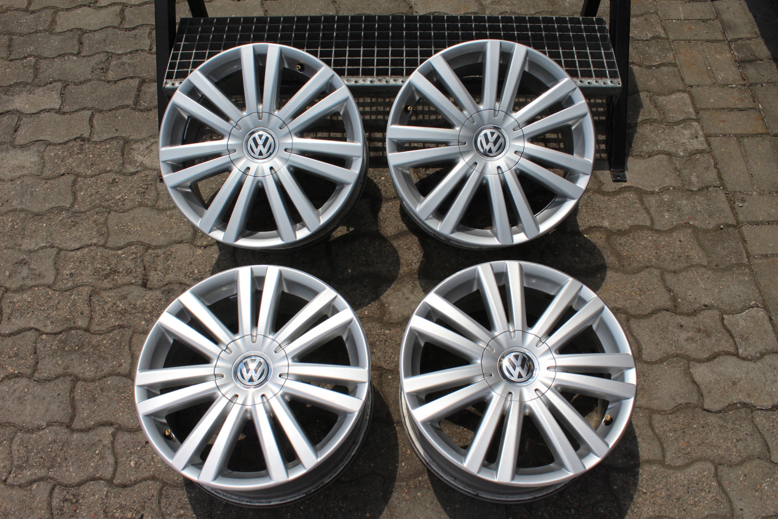 Alu Felge Volkswagen Passat Touran T4 17 Zoll 7.0J 5x112 47ET 1T0601025F