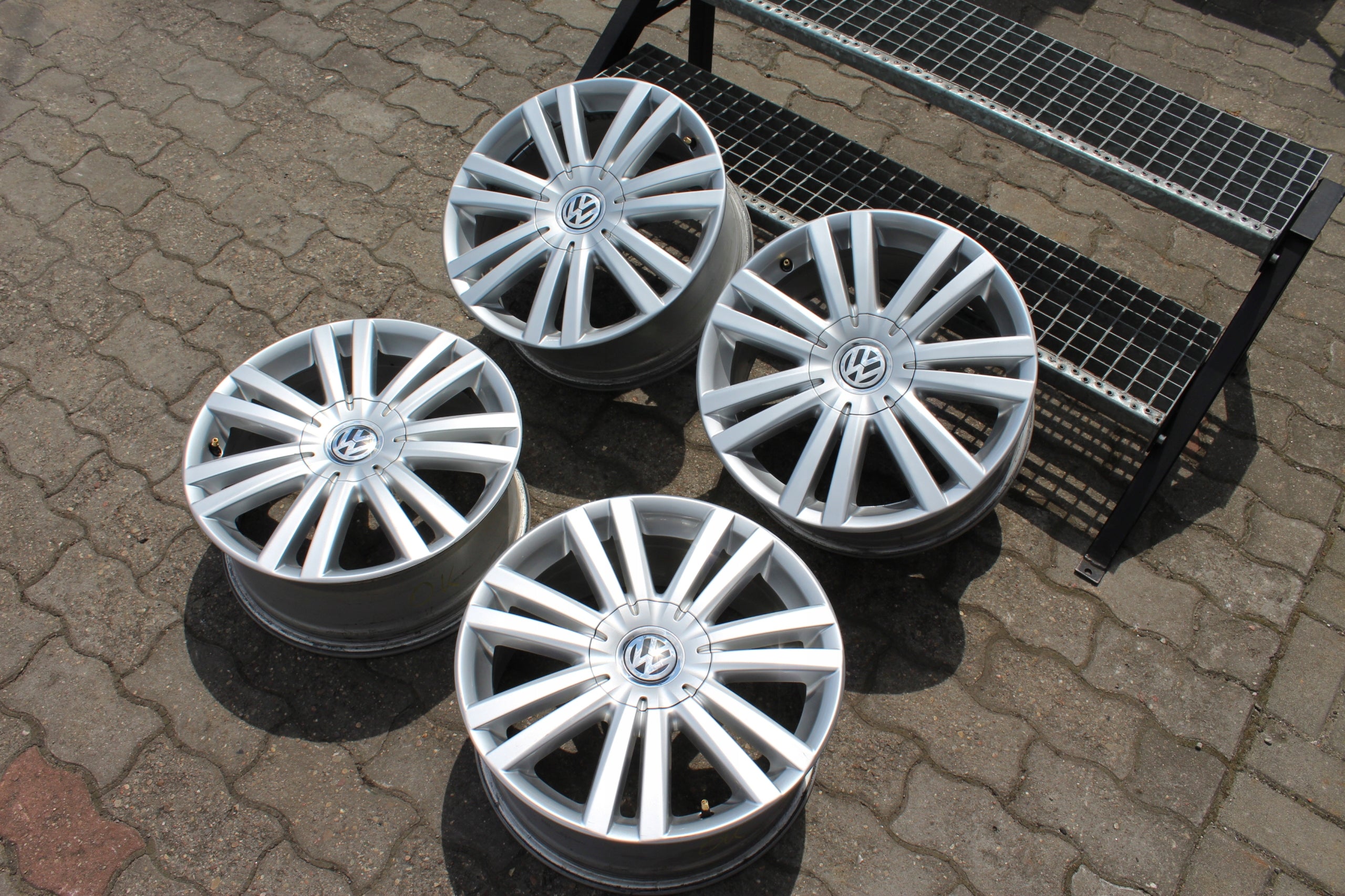 Alu Felge Volkswagen Passat Touran T4 17 Zoll 7.0J 5x112 47ET 1T0601025F