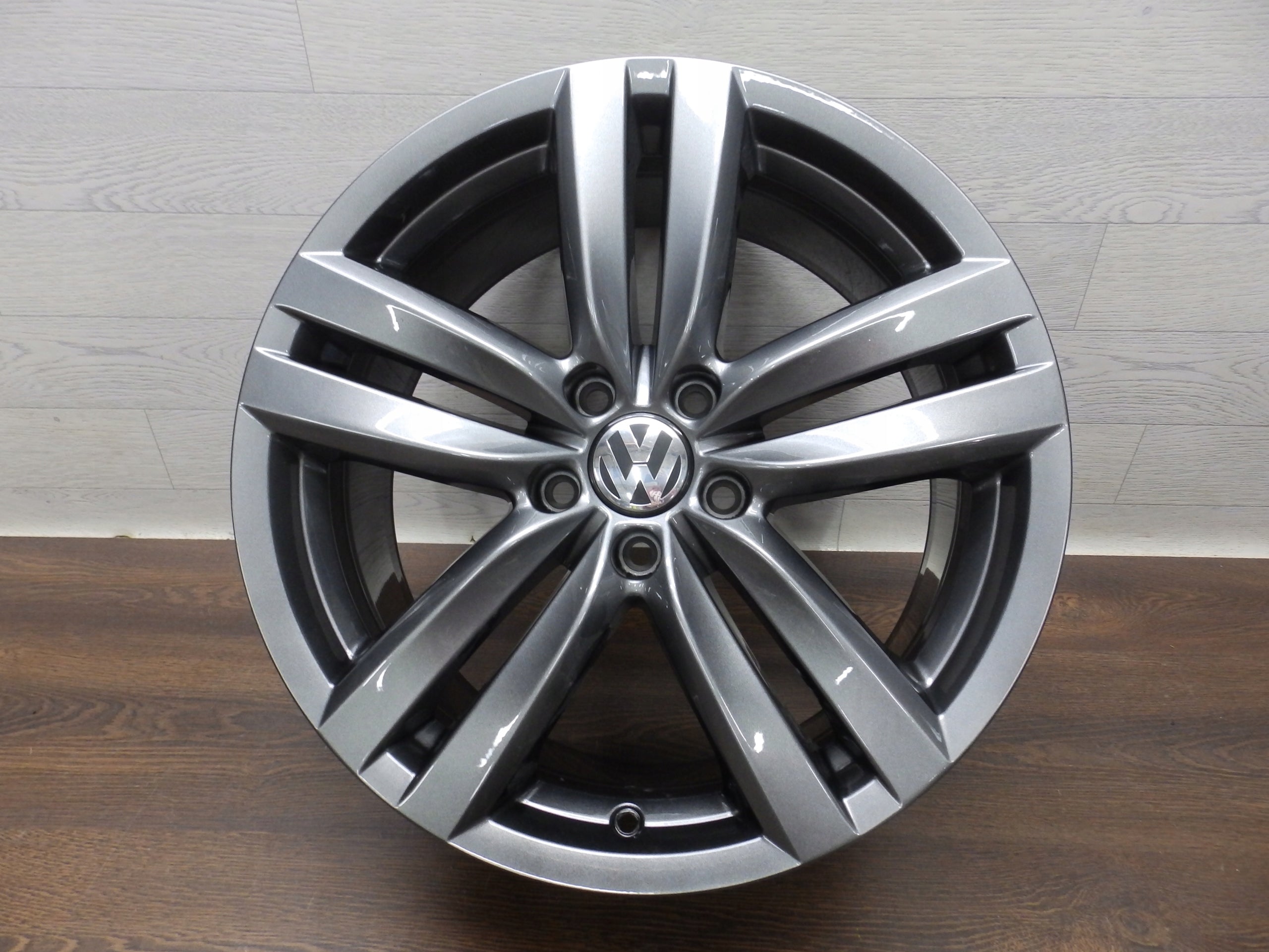 Alu Felge Volkswagen Passat T4 18 Zoll 8.0J 5x112 44ET 3AA601025H