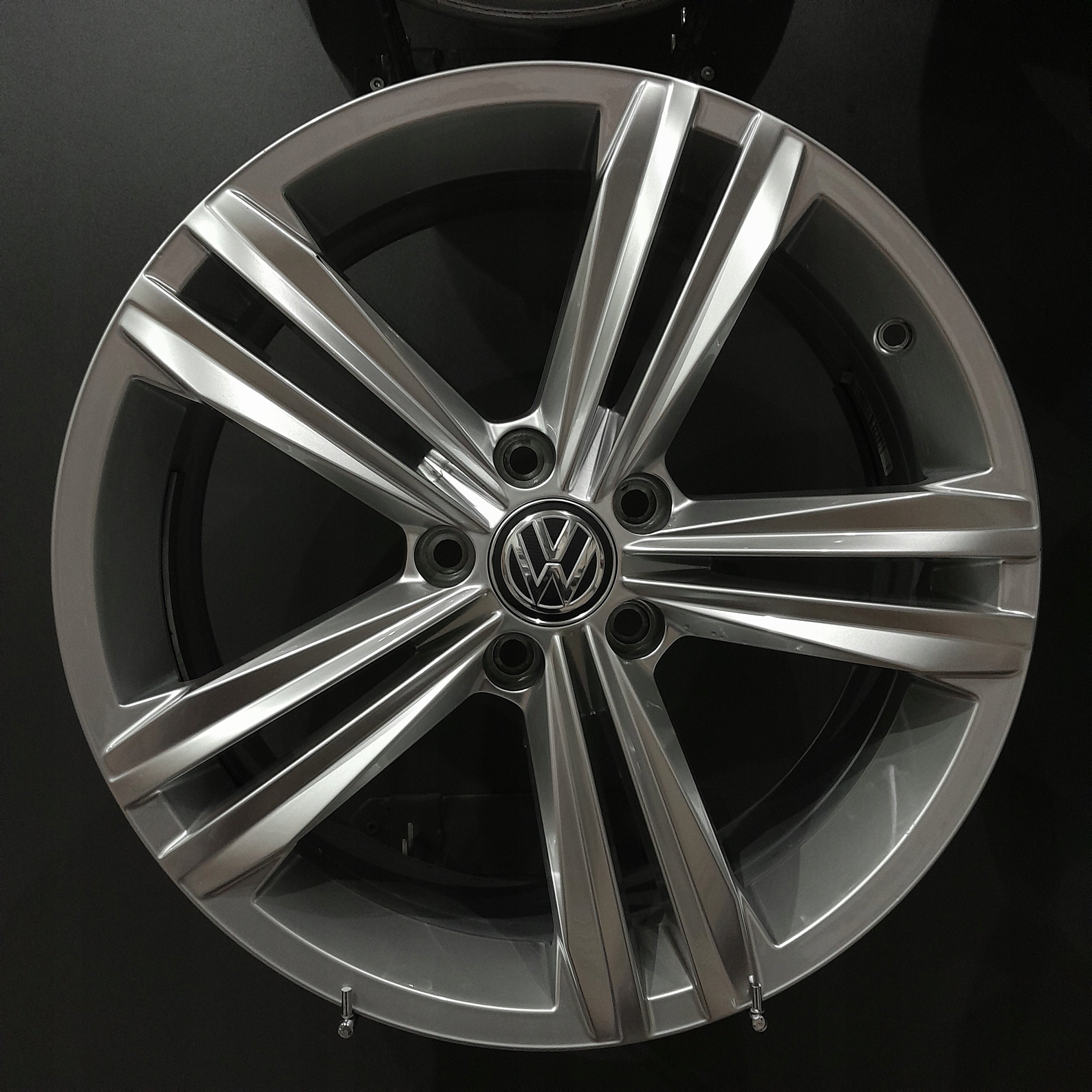 Alu Felge Volkswagen Tiguan Passat 18 Zoll 7.0J 5x112 43ET 5NA601025M