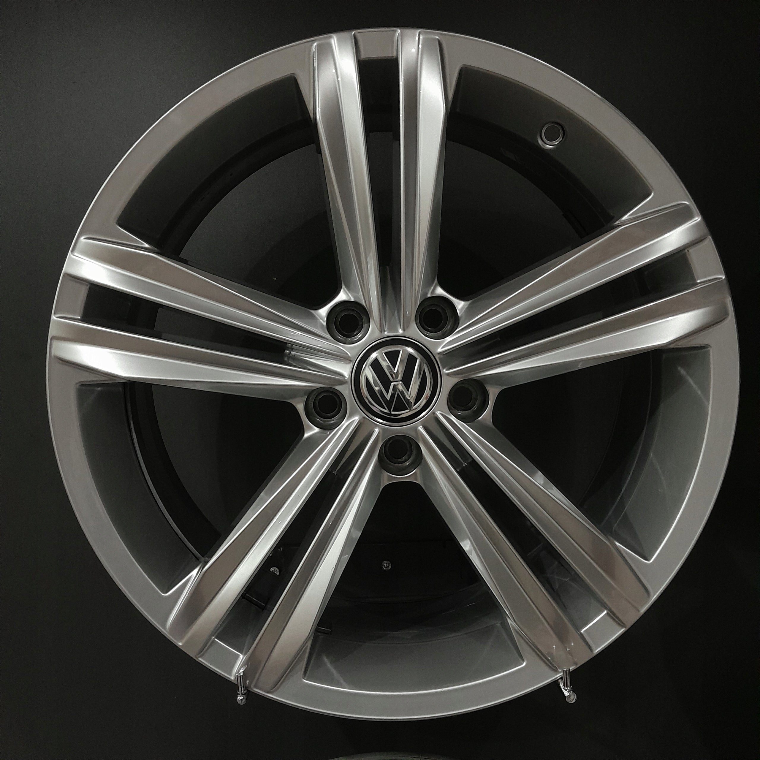 Alu Felge Volkswagen Tiguan Passat 18 Zoll 7.0J 5x112 43ET 5NA601025M