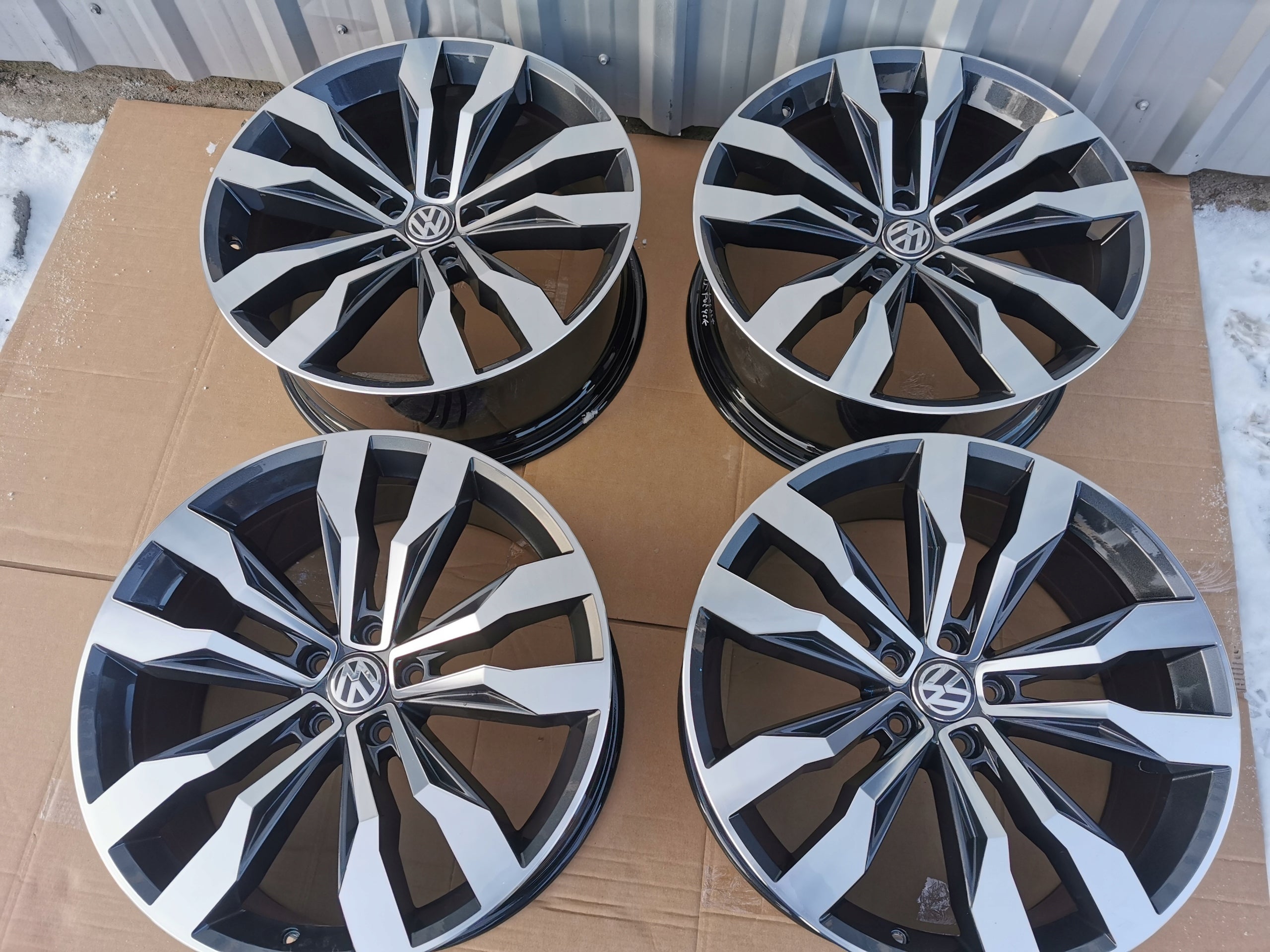 Alu Felge Volkswagen T3 Tiguan Passat 20 Zoll 8.5J 5x112 38ET 5NA601025GS