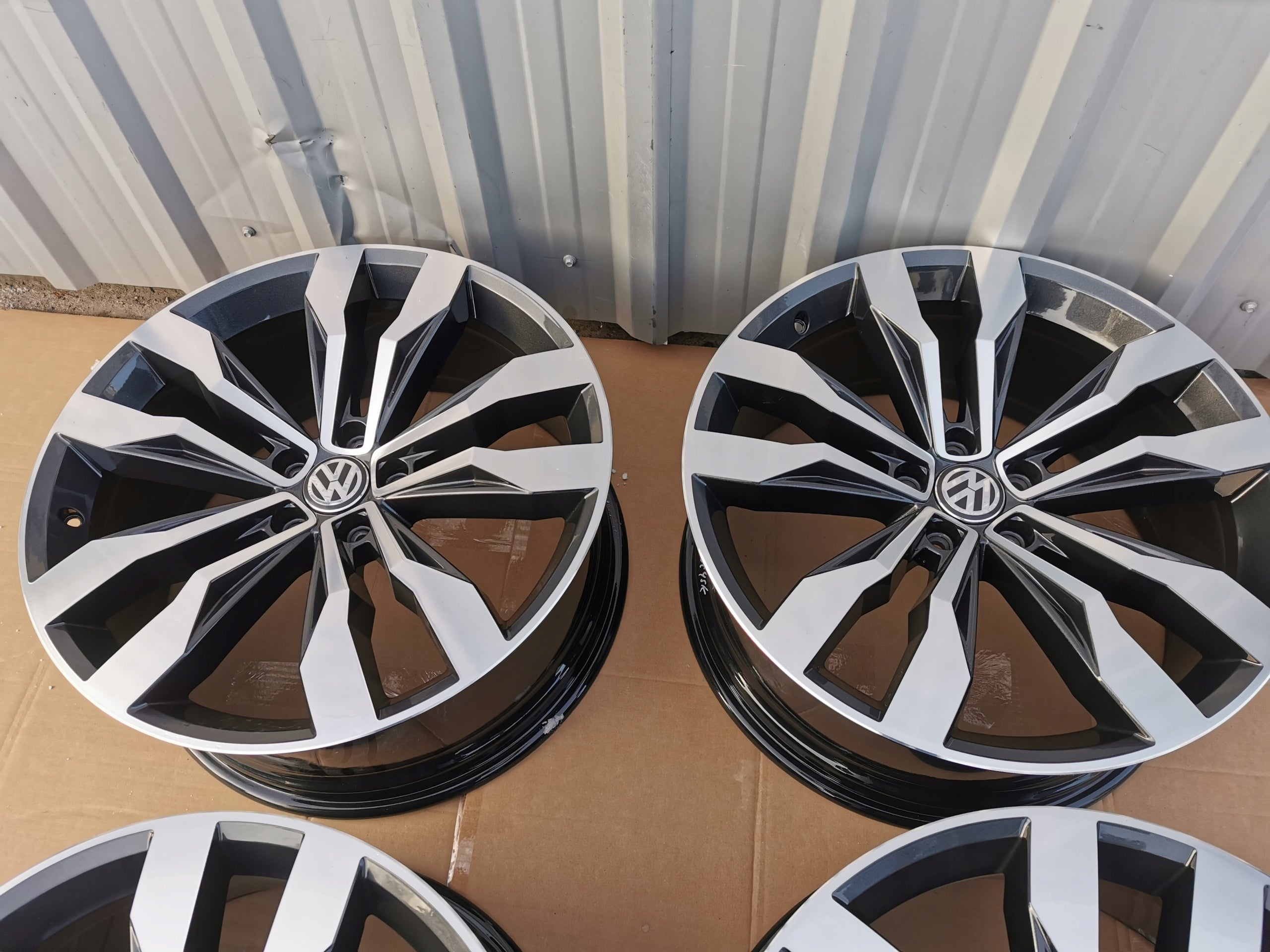 Alu Felge Volkswagen T3 Tiguan Passat 20 Zoll 8.5J 5x112 38ET 5NA601025GS