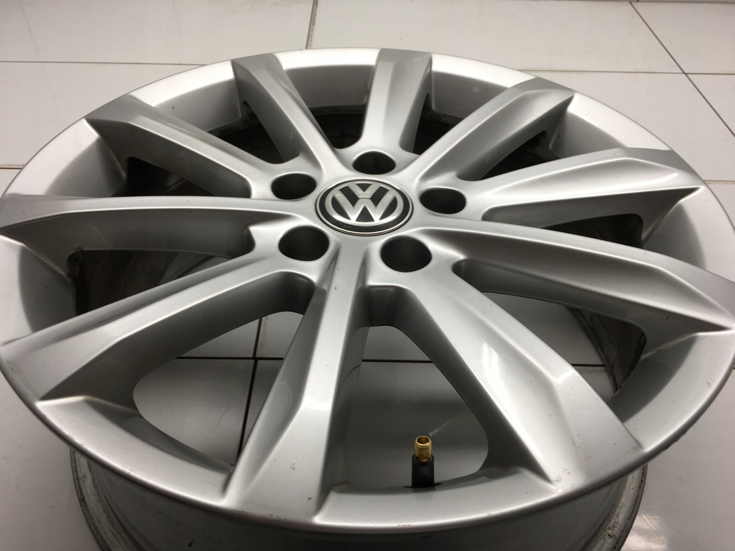  Alu Felge Volkswagen Tiguan Passat Aluminum rim 17 Zoll 6.5J 5x112 33ET product image