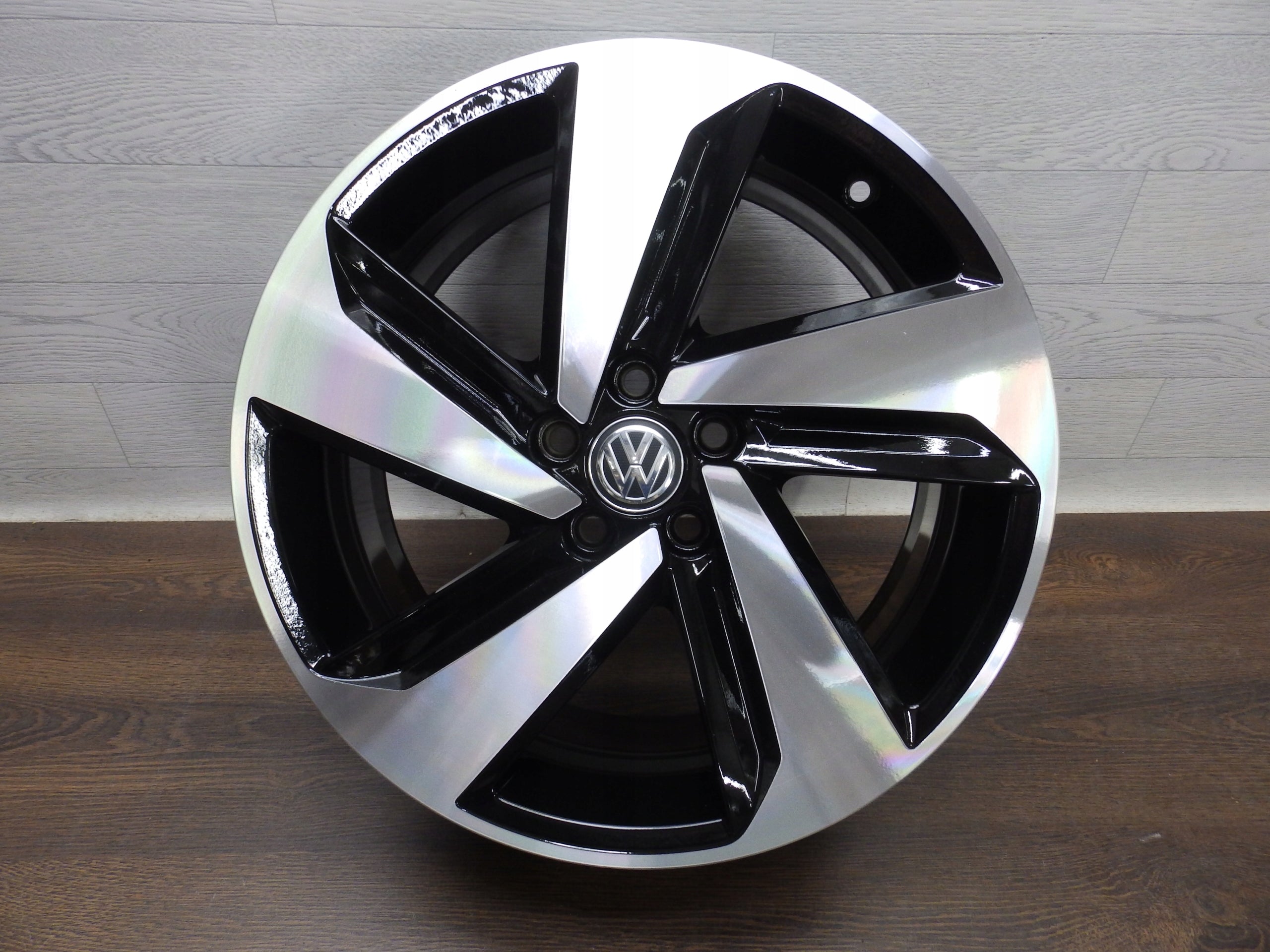 Alu Felge Volkswagen Polo T5 Aluminum rim 17 Zoll 7.5J 5x100 51ET 2G0601025AB