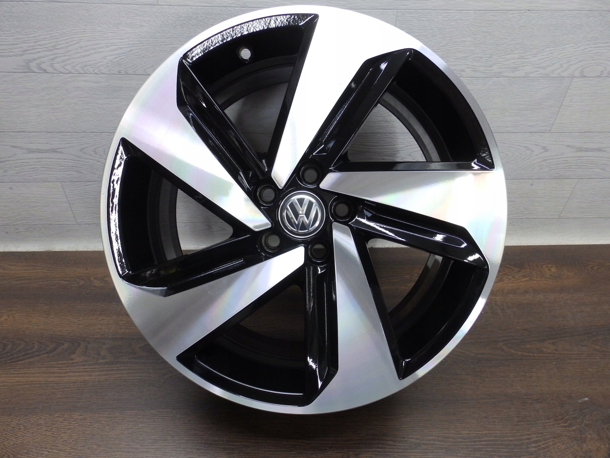 Alu Felge Volkswagen Polo T5 Aluminum rim 17 Zoll 7.5J 5x100 51ET 2G0601025AB