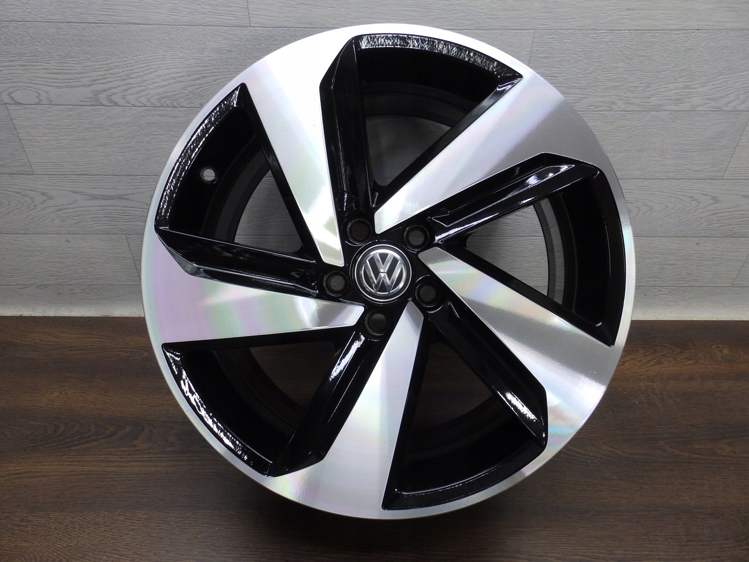 Alu Felge Volkswagen Polo T5 Aluminum rim 17 Zoll 7.5J 5x100 51ET 2G0601025AB