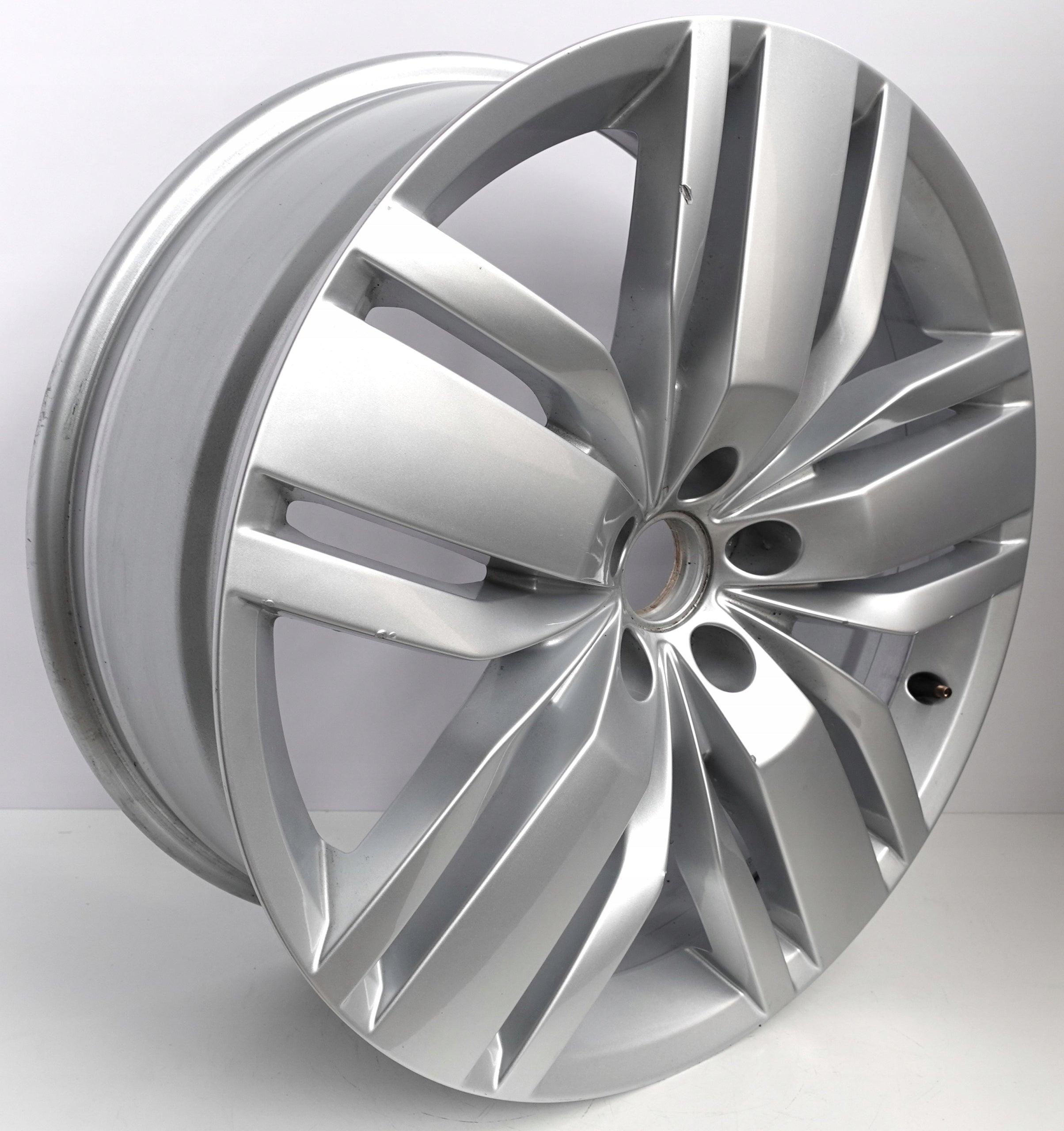 1x Alu Felge Volkswagen Touareg Amarok 20 Zoll 8.0J 5x112 34ET 3QF601025J