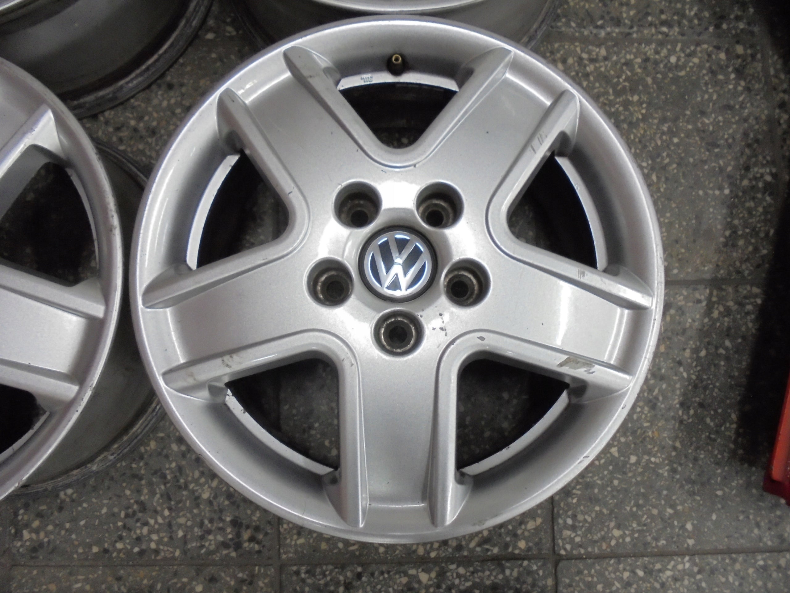 Alu Felge Volkswagen Sharan T4 Aluminum rim 16 Zoll 7.0J 5x112 59ET 7M3601149