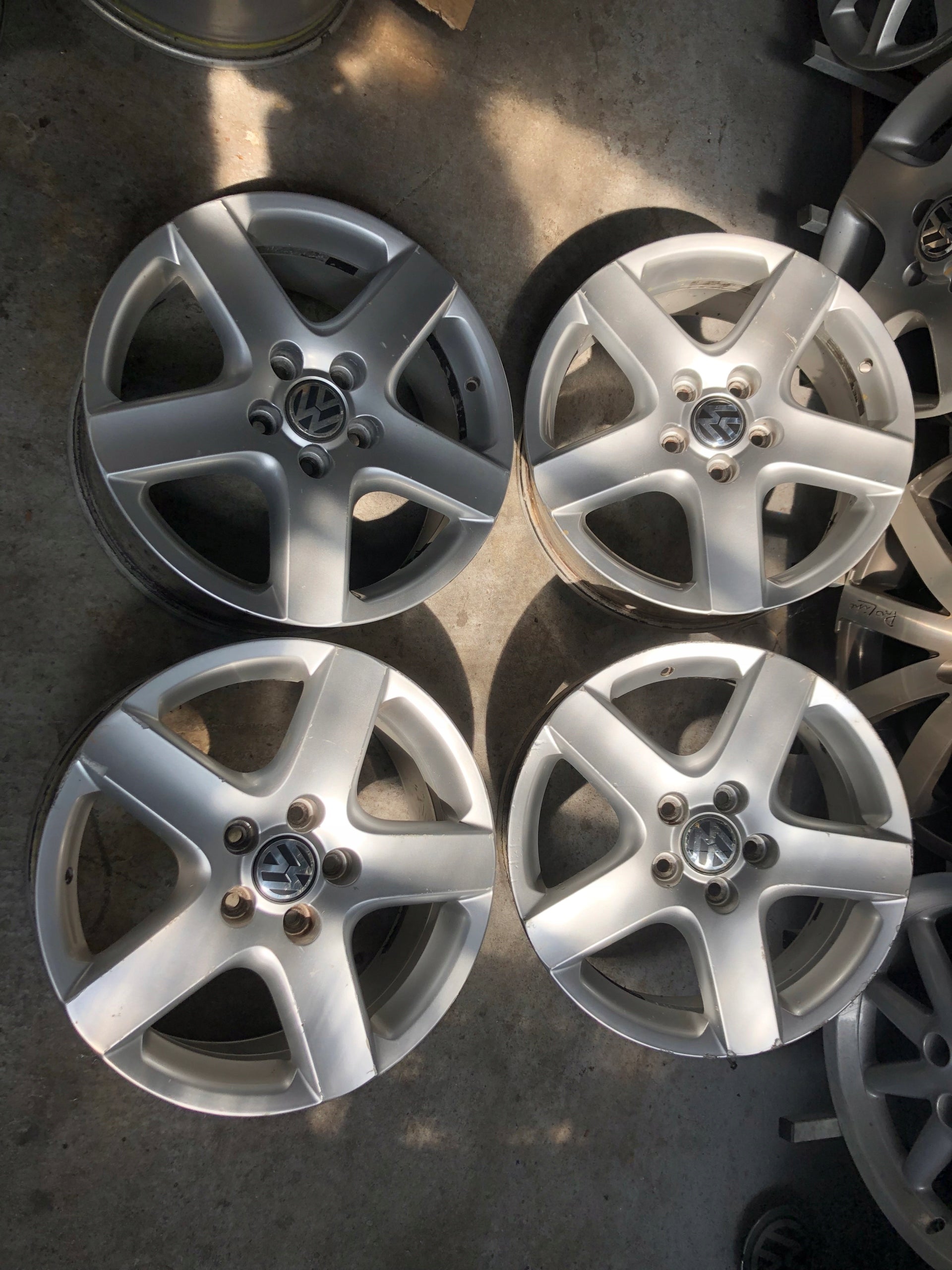  Alu rim Volkswagen Sharan T5 Aluminum rim 17 inch 7.0J 5x112 54ET 7M3601025  product image