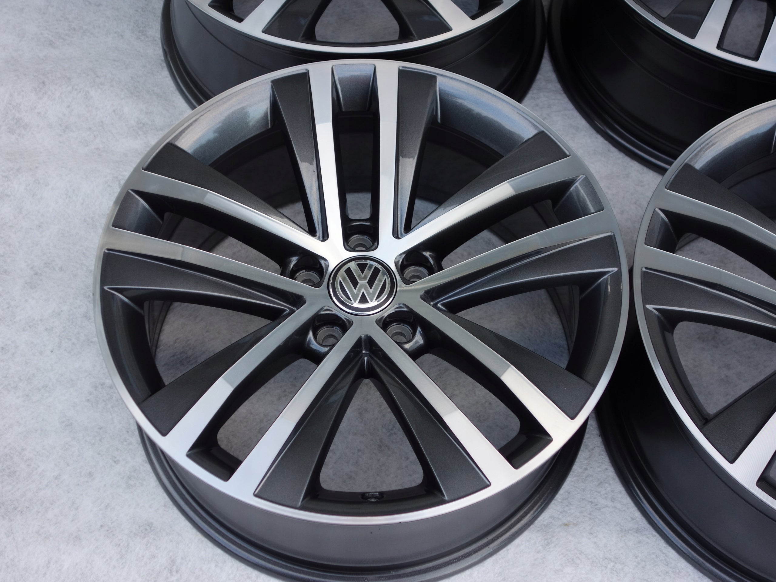  Alu Felge Volkswagen Sharan Aluminum rim 18 Zoll 7.5J 5x112 35ET 7N0601025F product image