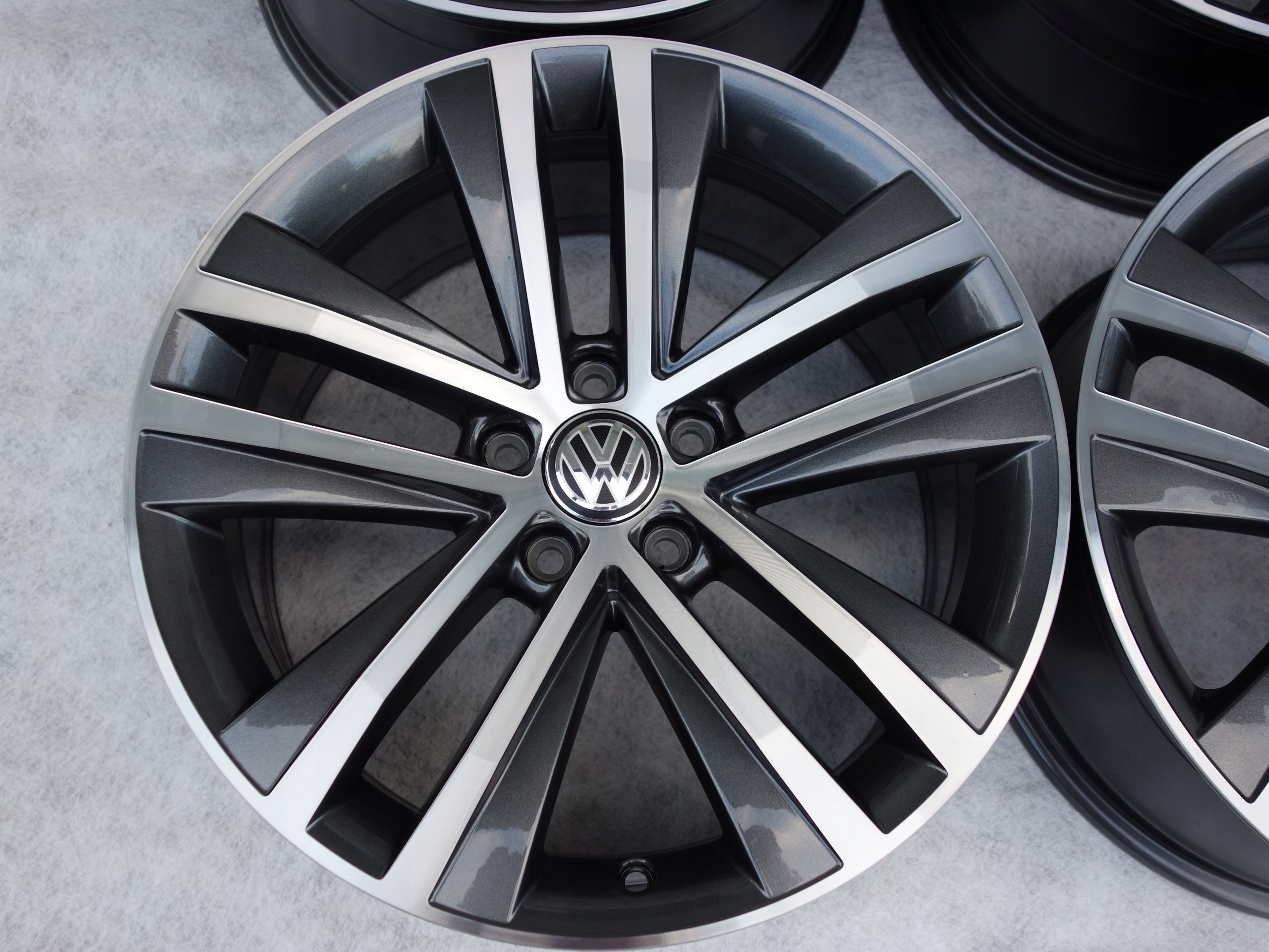 Alu Felge Volkswagen Sharan Aluminum rim 18 Zoll 7.5J 5x112 35ET 7N0601025F