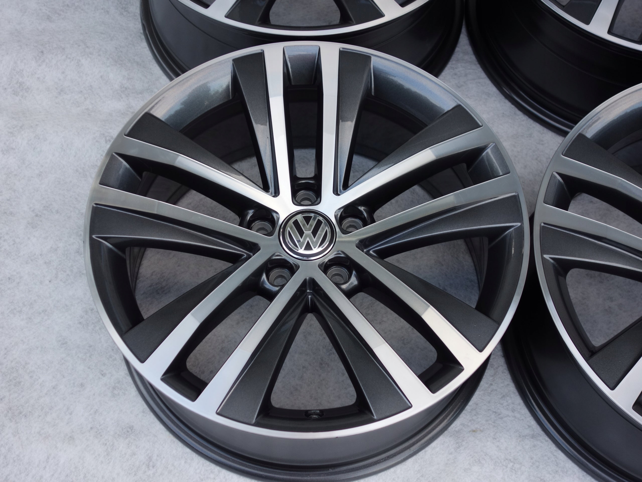 Alu Felge Volkswagen Sharan Aluminum rim 18 Zoll 7.5J 5x112 35ET 7N0601025F