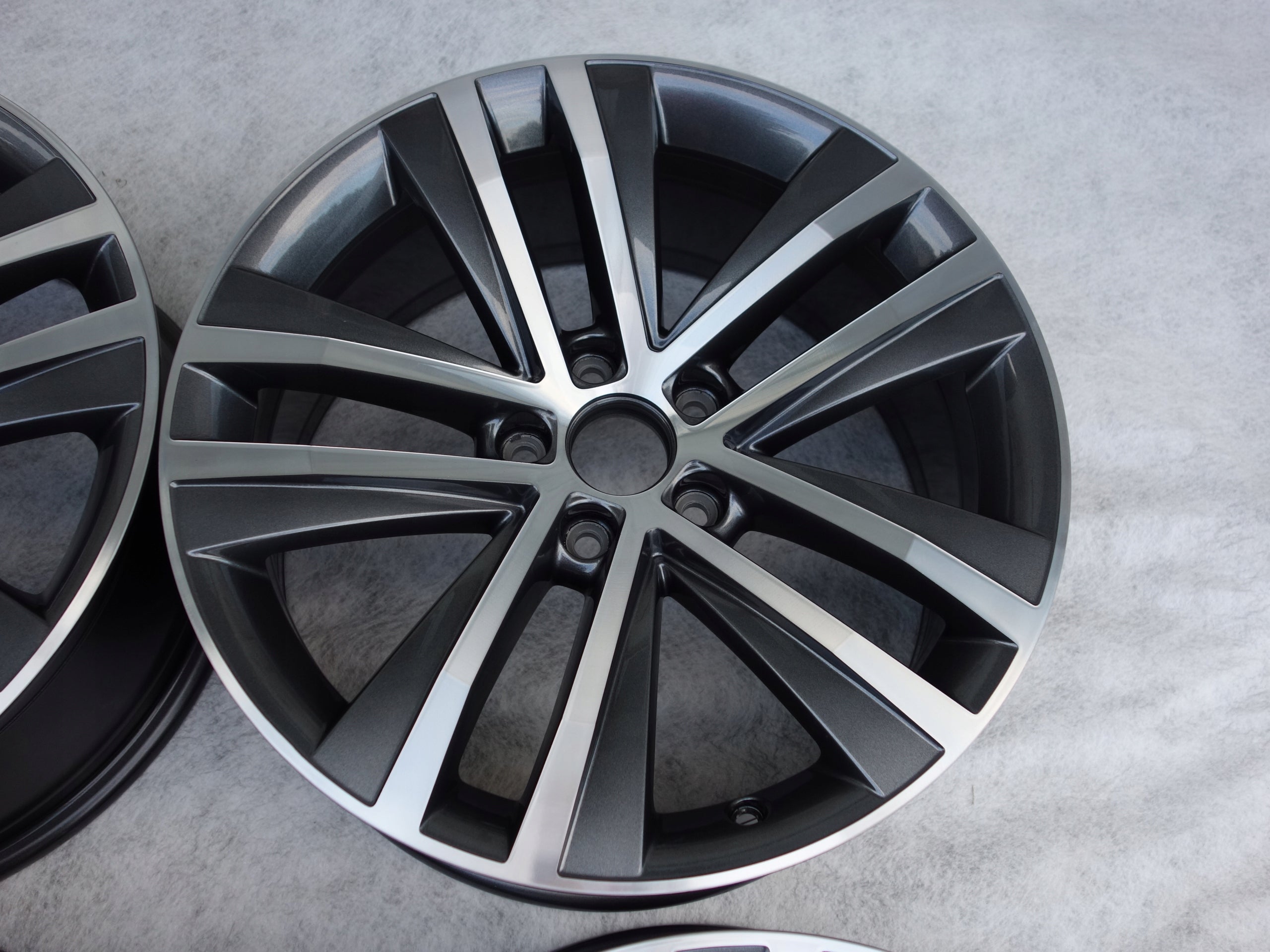 Alu Felge Volkswagen Sharan Aluminum rim 18 Zoll 7.5J 5x112 35ET 7N0601025F