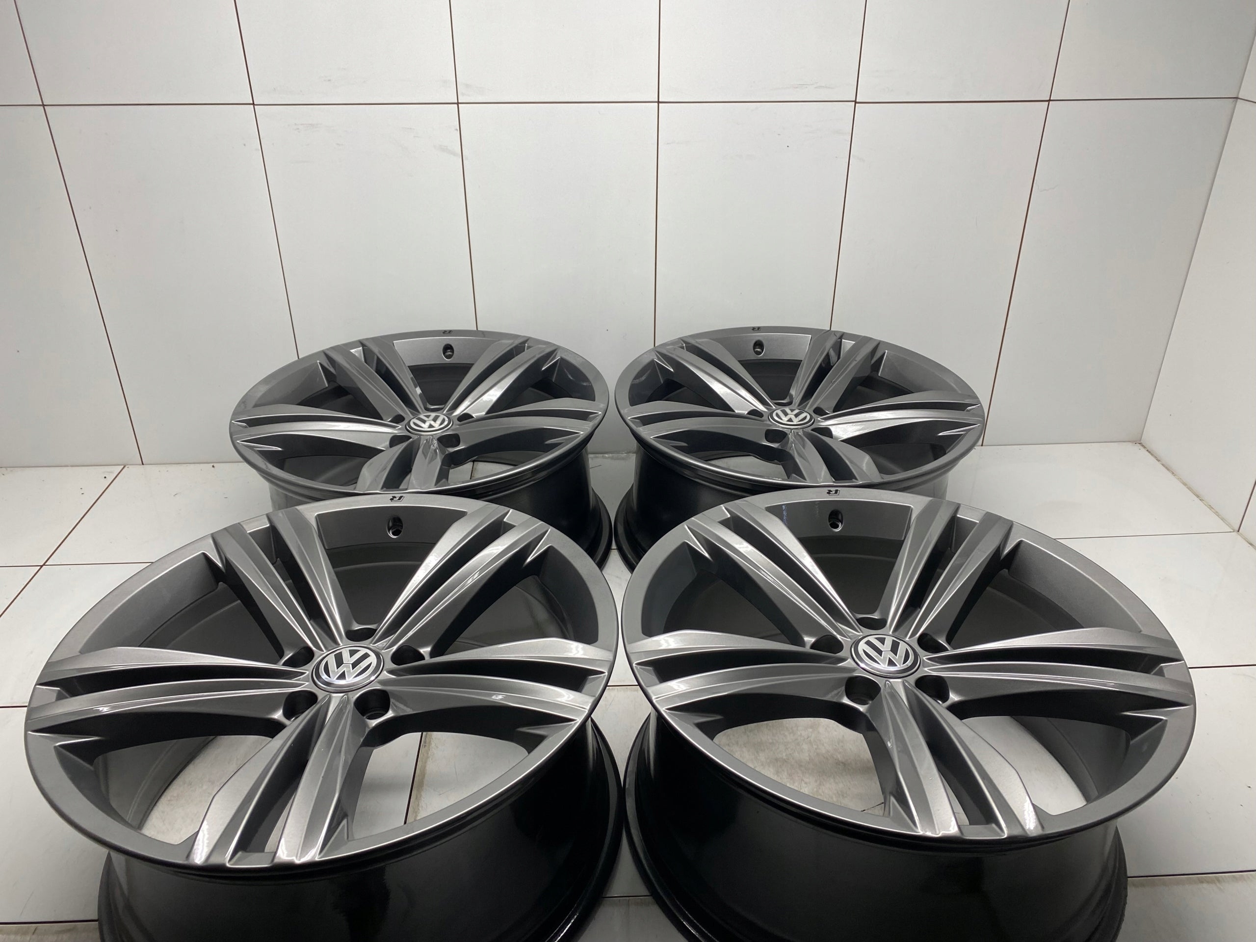 Alu Felge Volkswagen T3 Tiguan 19 Zoll 8.5J 5x112 38ET 5NA601025R