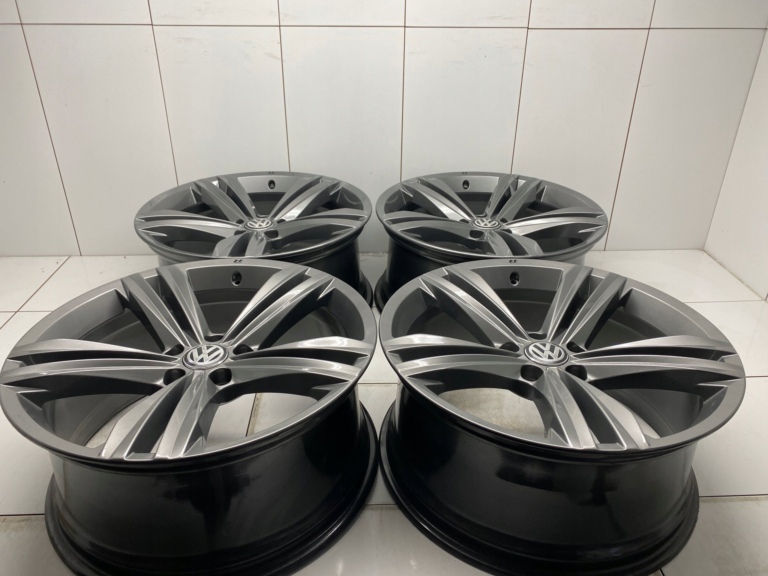 Alu Felge Volkswagen T3 Tiguan 19 Zoll 8.5J 5x112 38ET 5NA601025R