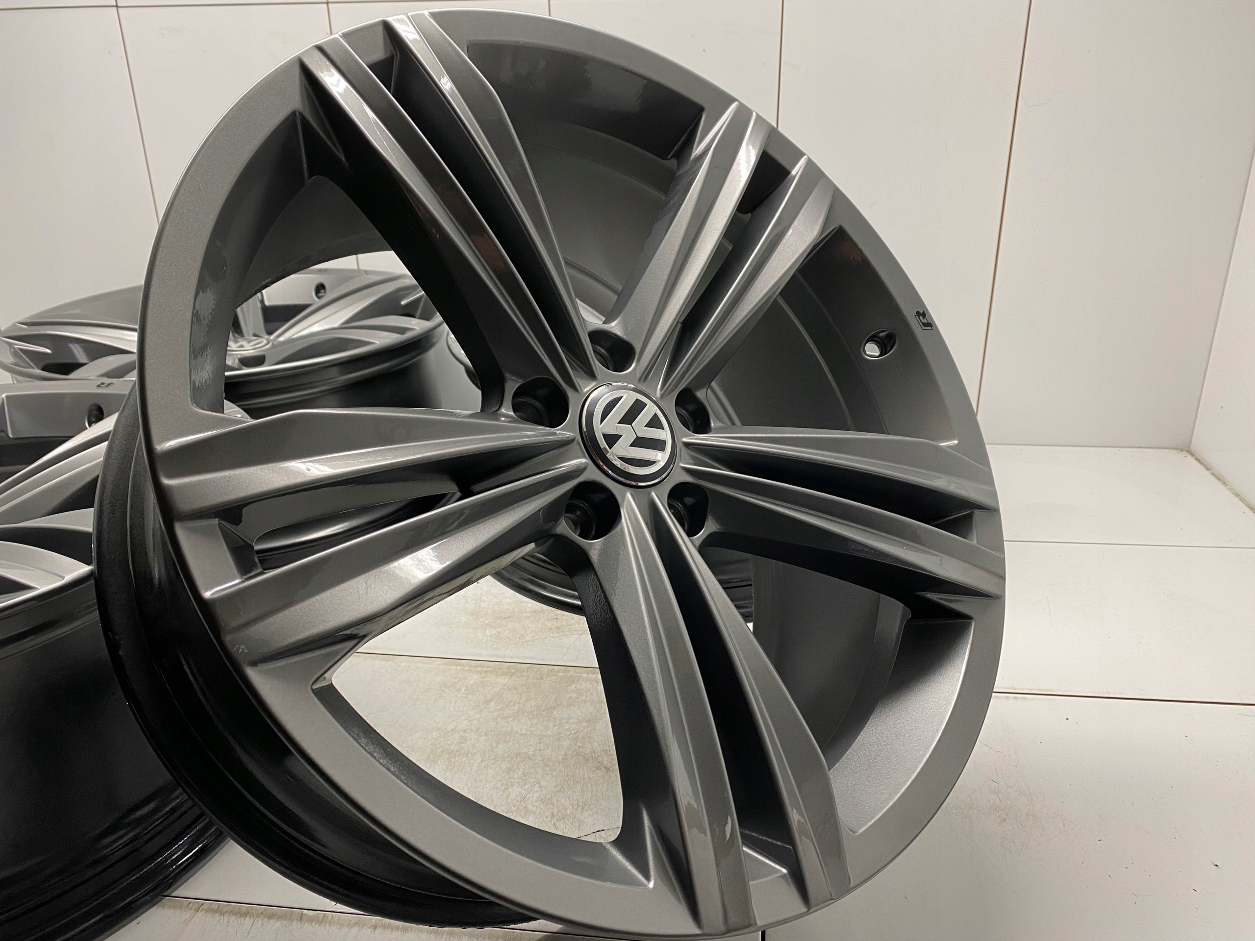 Alu Felge Volkswagen T3 Tiguan 19 Zoll 8.5J 5x112 38ET 5NA601025R