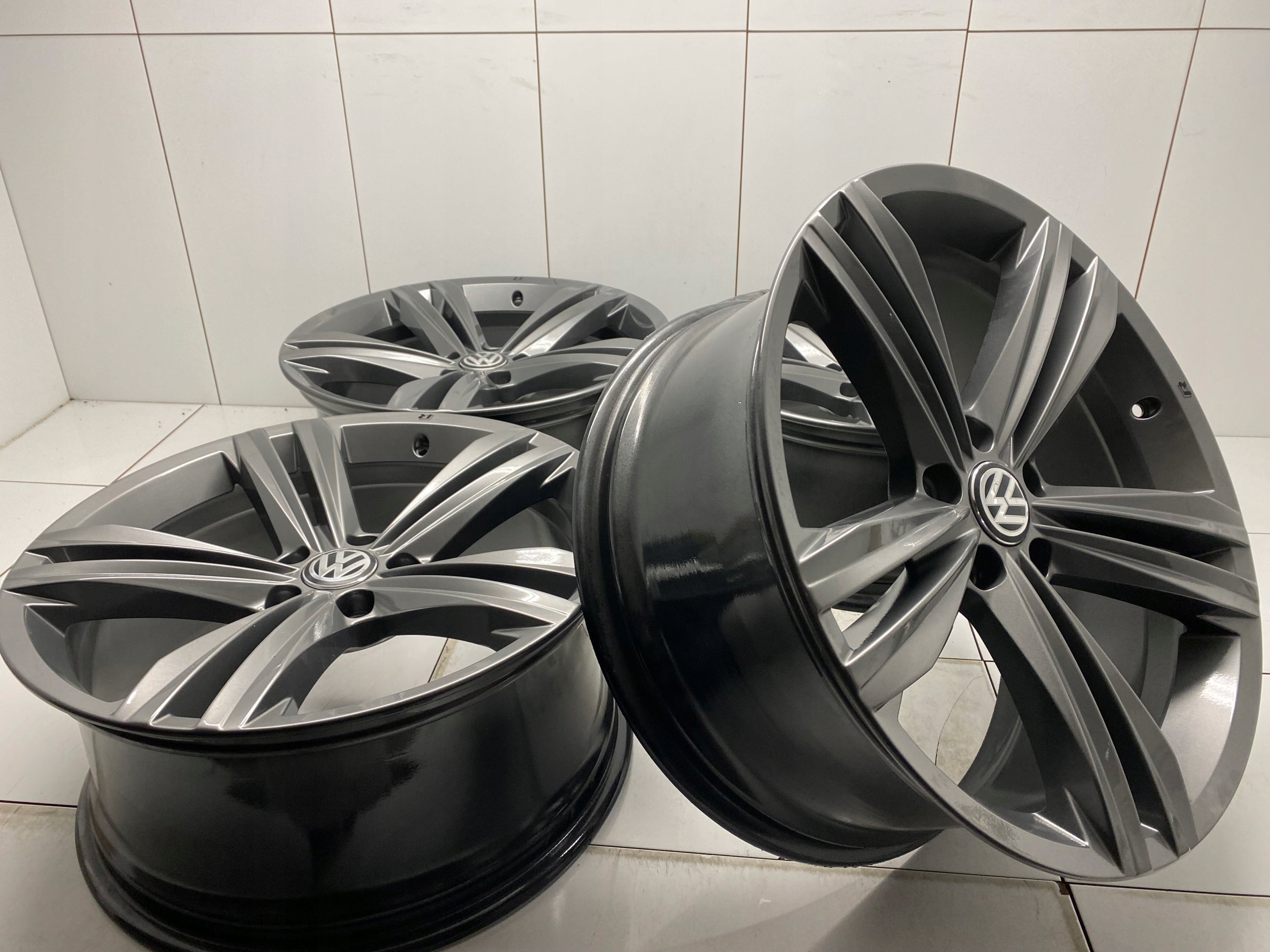 Alu Felge Volkswagen T3 Tiguan 19 Zoll 8.5J 5x112 38ET 5NA601025R