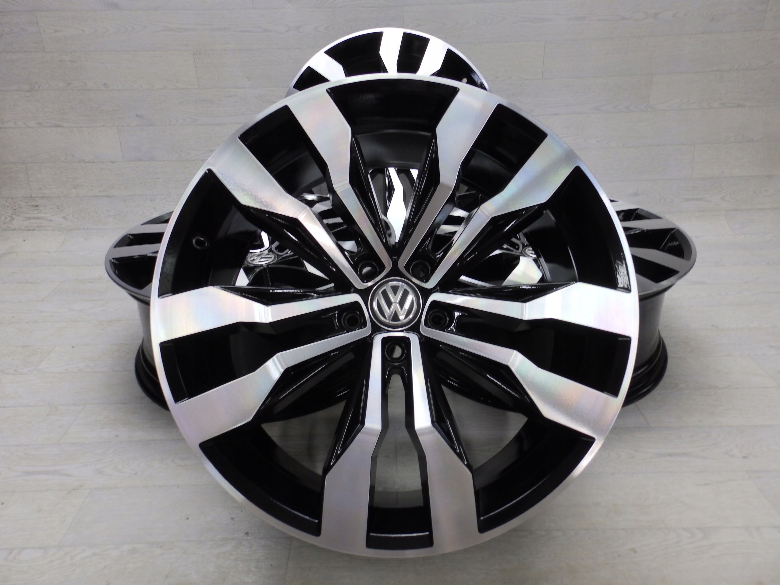 Alu Felge Volkswagen T3 Tiguan 20 Zoll 8.5J 5x112 38ET 5NA601025G