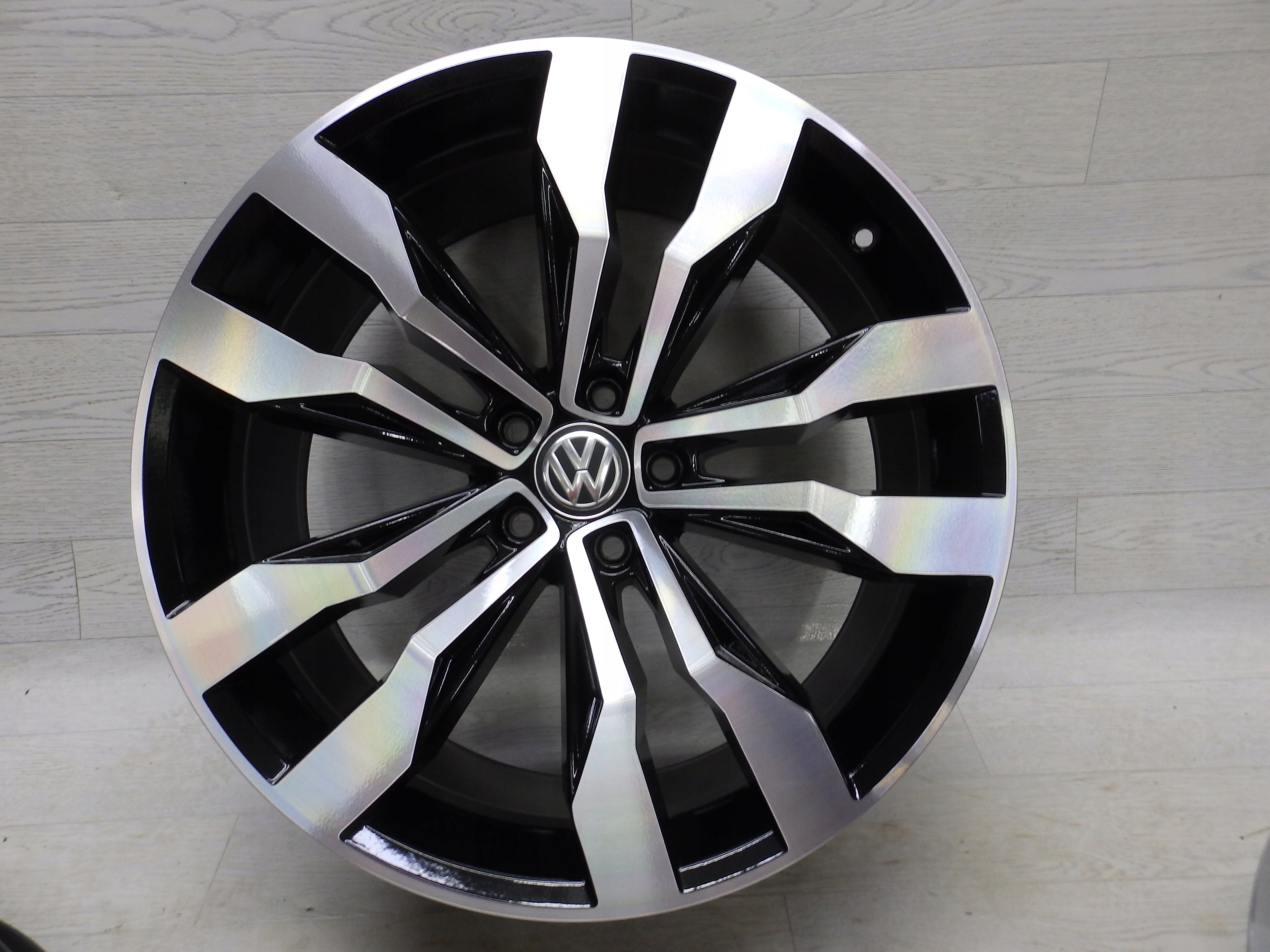 Alu Felge Volkswagen T3 Tiguan 20 Zoll 8.5J 5x112 38ET 5NA601025G