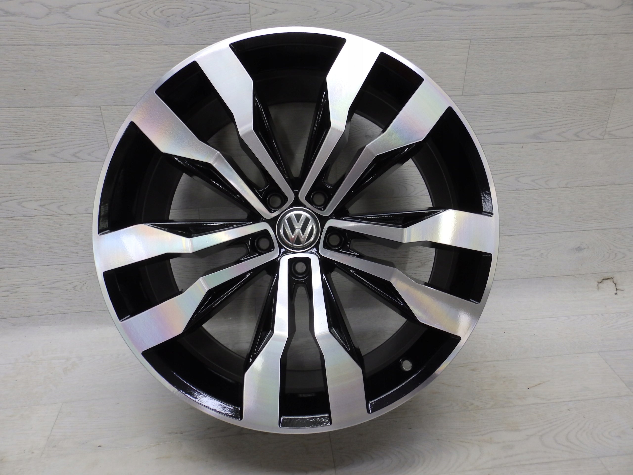 Alu Felge Volkswagen T3 Tiguan 20 Zoll 8.5J 5x112 38ET 5NA601025G