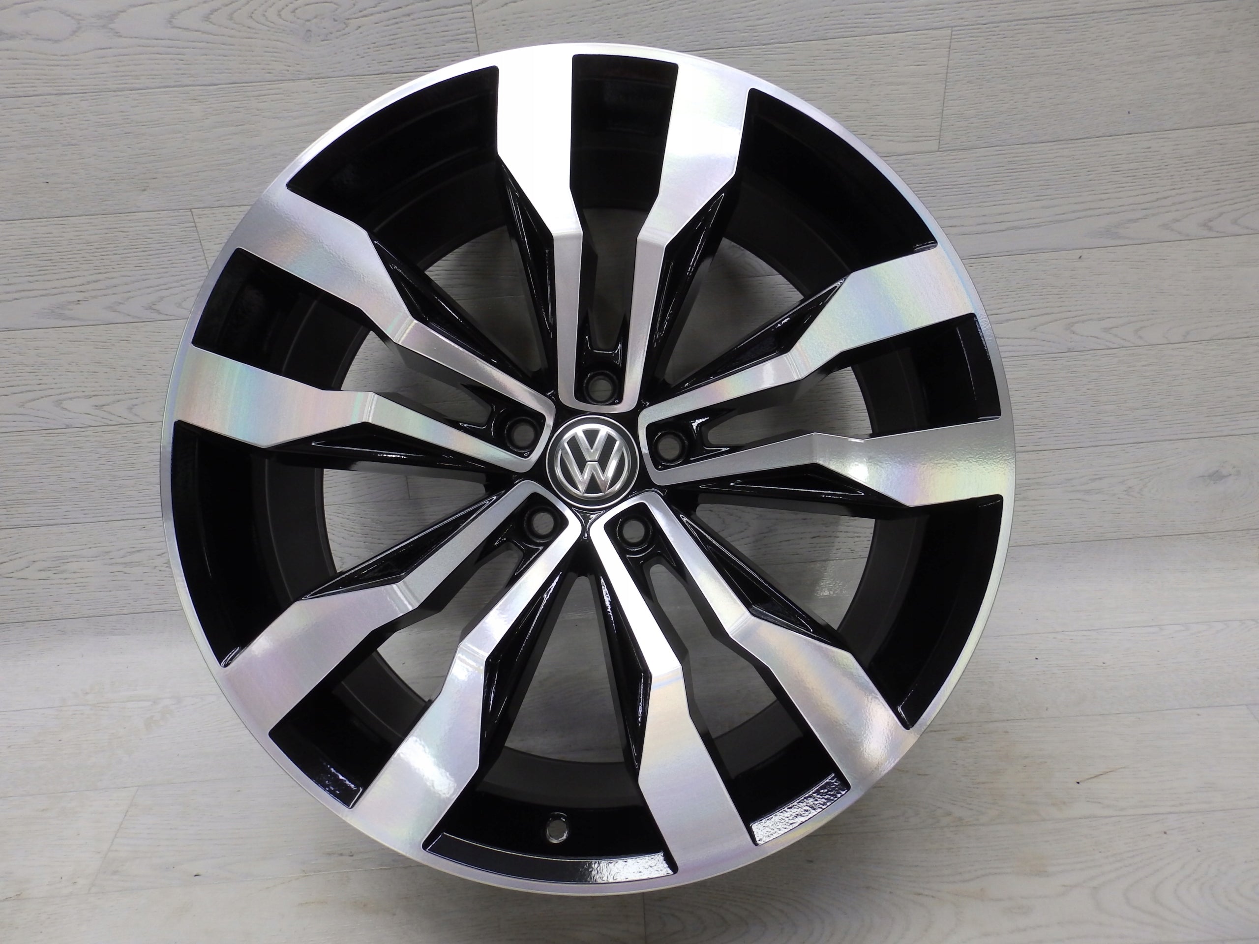 Alu Felge Volkswagen T3 Tiguan 20 Zoll 8.5J 5x112 38ET 5NA601025G