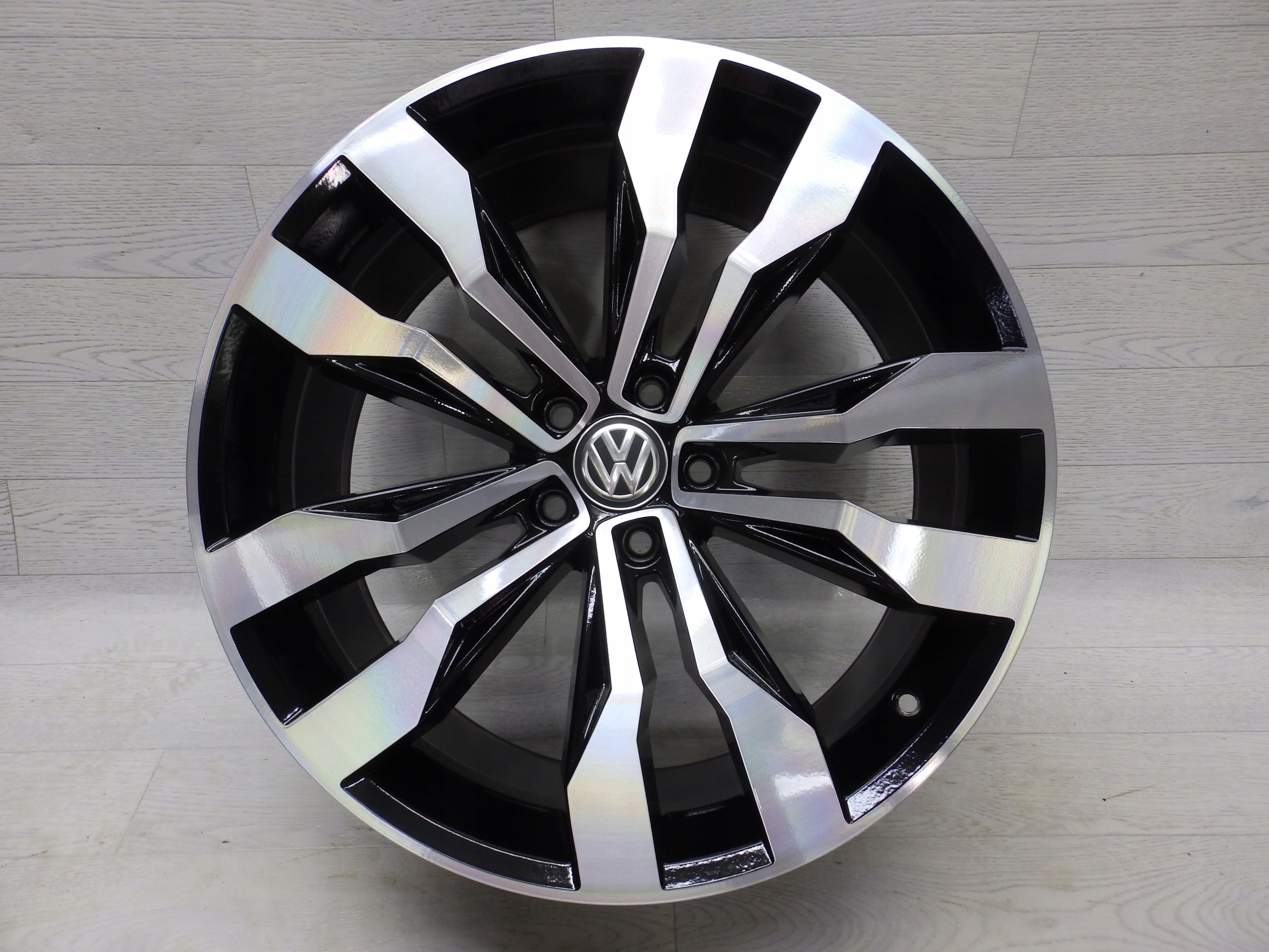 Alu Felge Volkswagen T3 Tiguan 20 Zoll 8.5J 5x112 38ET 5NA601025G