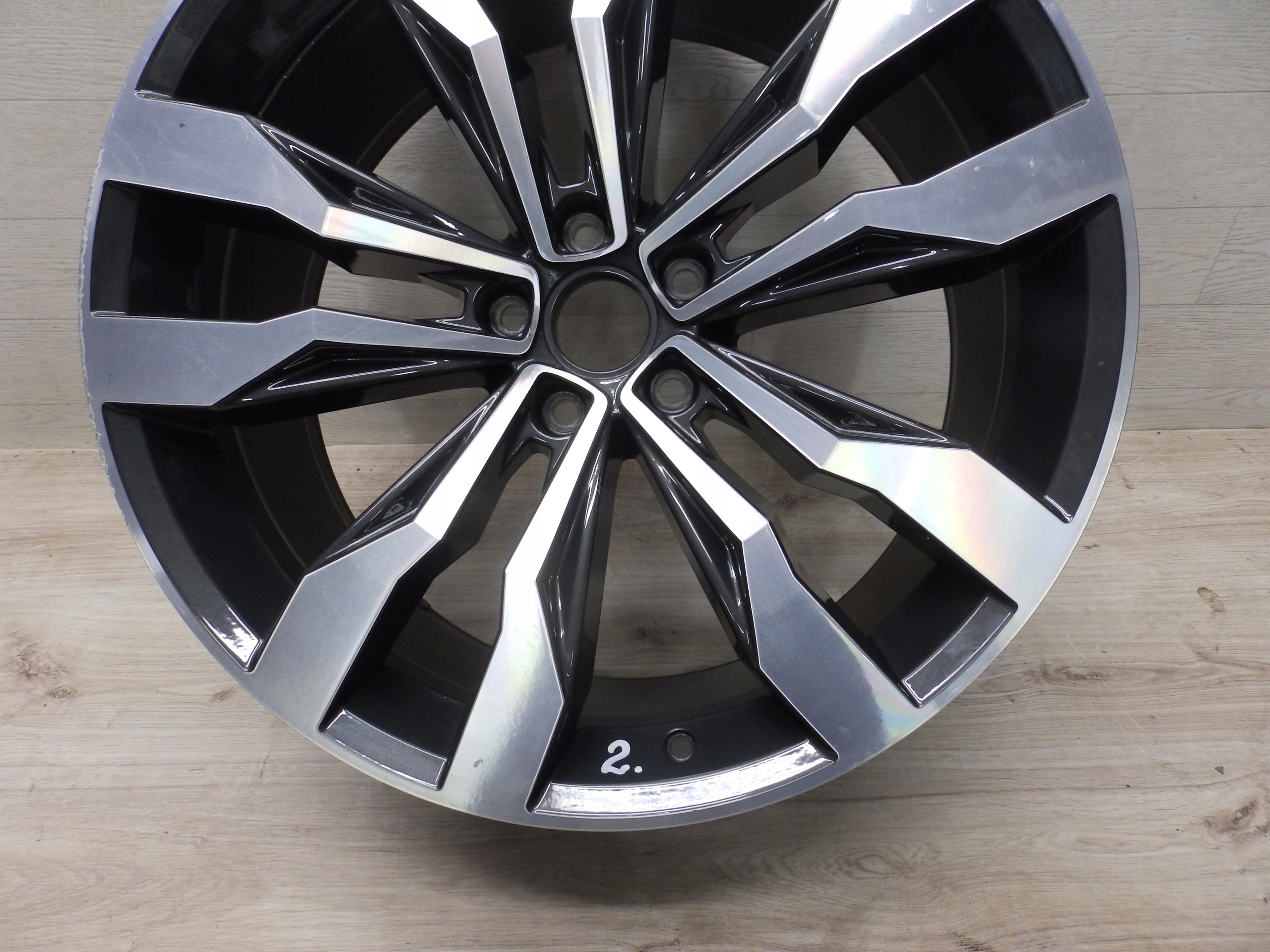 1x Alu Felge Volkswagen Tiguan T3 20 Zoll 8.5J 5x112 38ET 5NA601025G