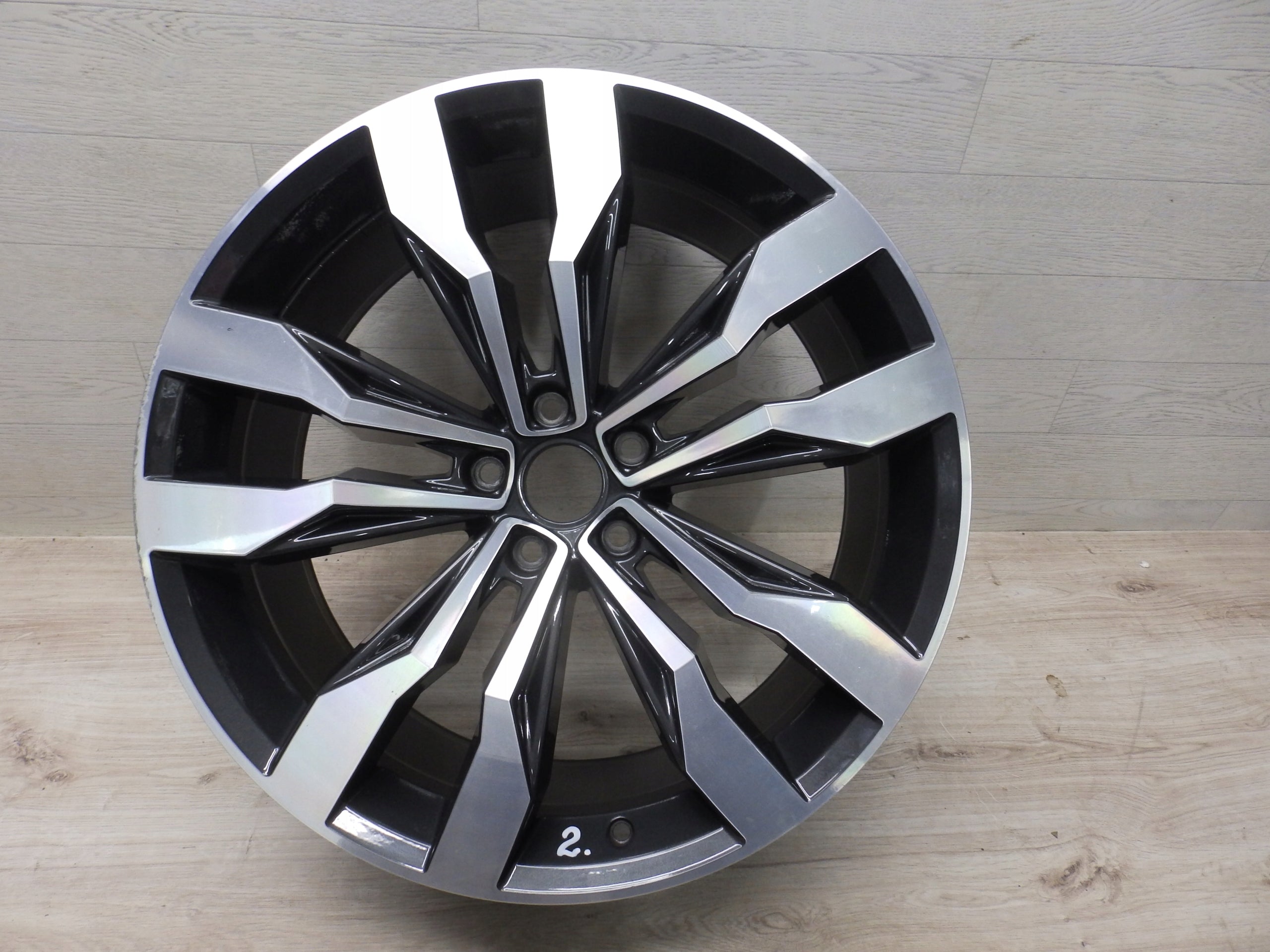 1x Alu Felge Volkswagen Tiguan T3 20 Zoll 8.5J 5x112 38ET 5NA601025G