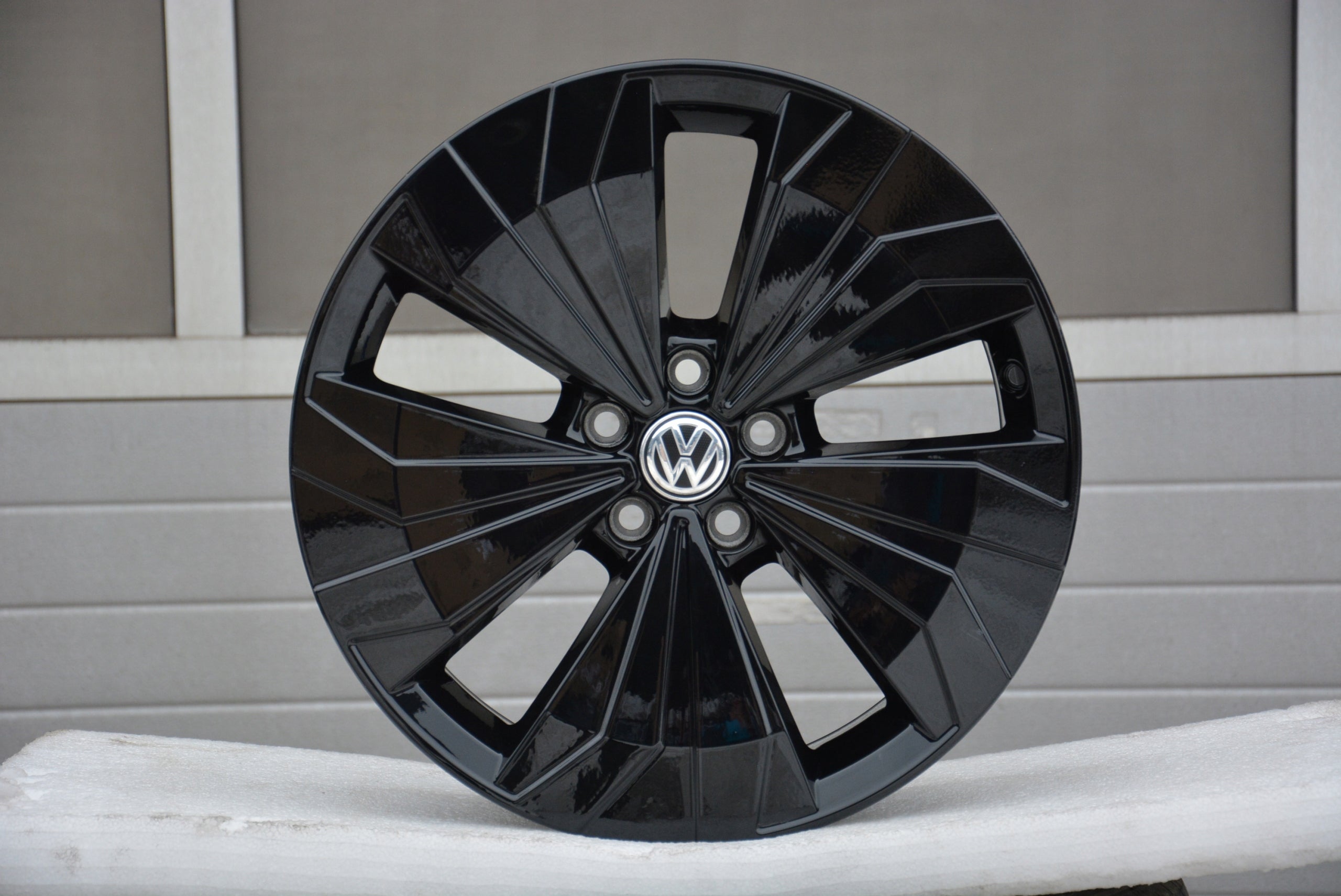  Alu rim Volkswagen T3 Aluminum rim 17 inch 6.5J 5x112 39ET 2GM601025M  product image