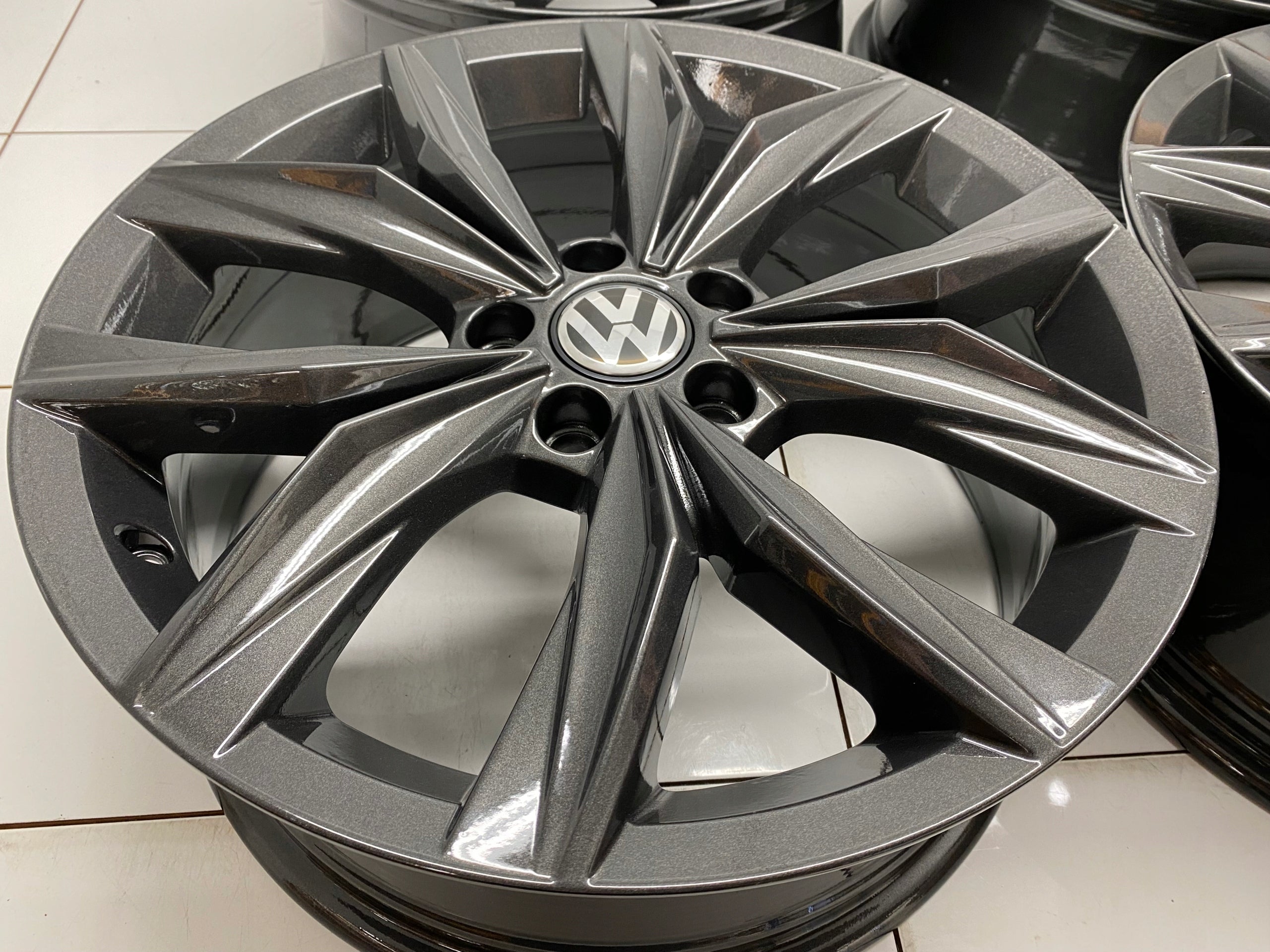 Alu Felge Volkswagen Tiguan T4 18 Zoll 7.0J 5x112 43ET 5N0601025A